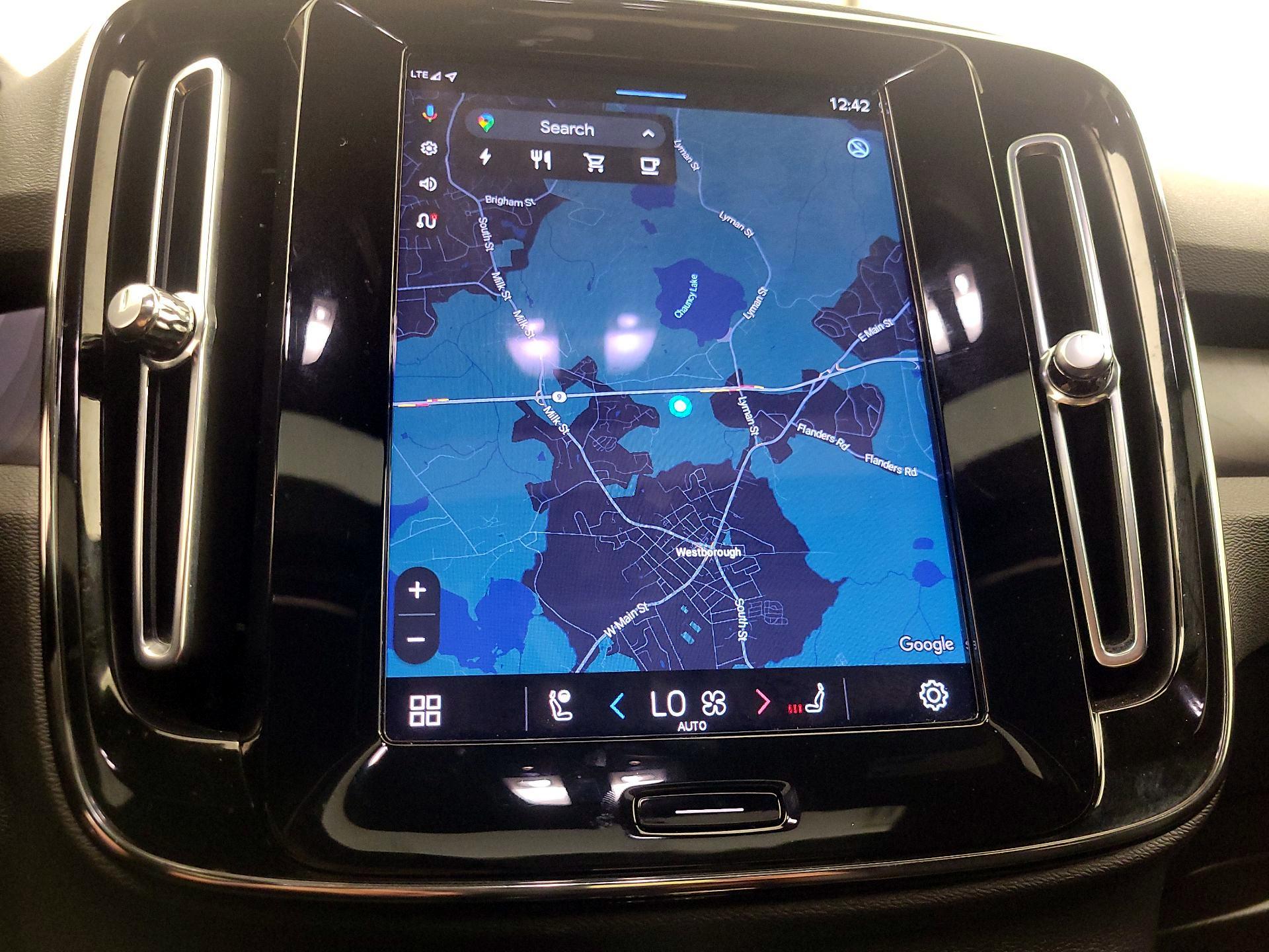 Thumbnail: 2023 Volvo XC40 - 14