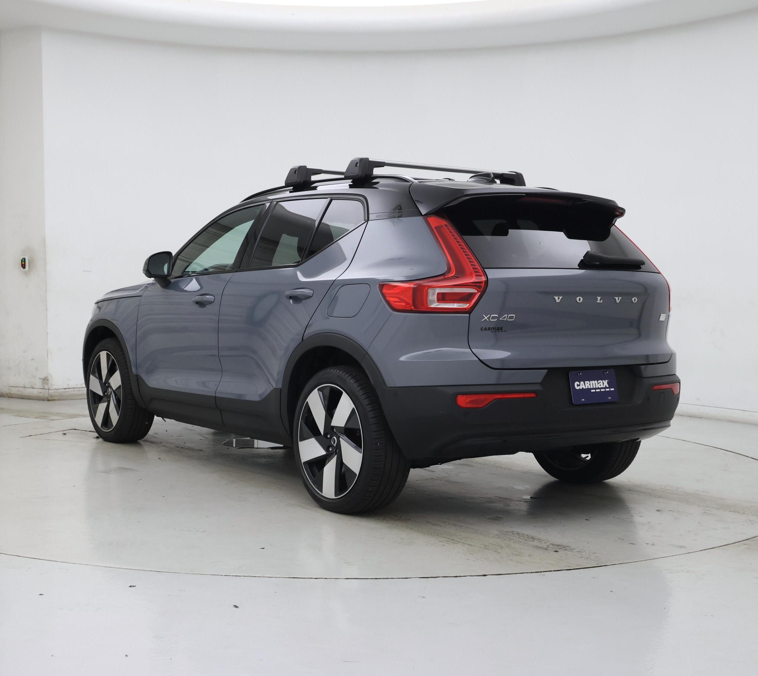 Thumbnail: 2023 Volvo XC40 - 2