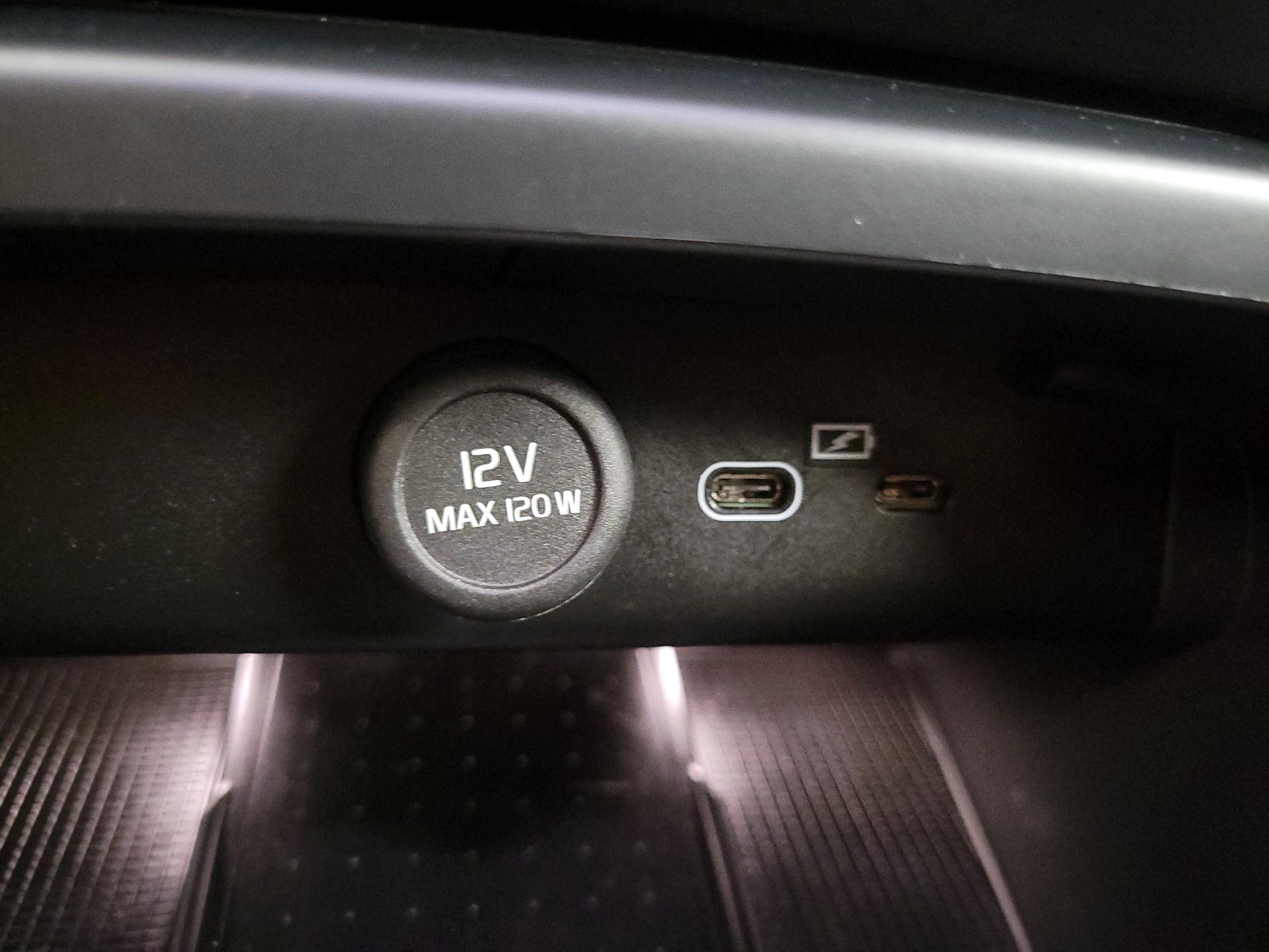 Thumbnail: 2023 Volvo XC40 - 19