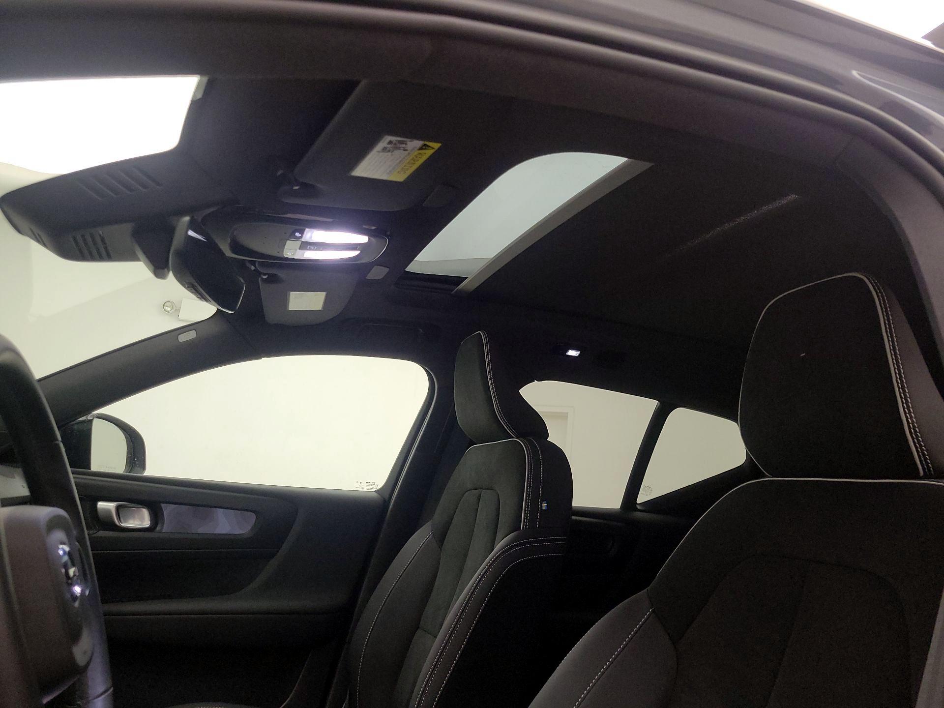 Thumbnail: 2023 Volvo XC40 - 20