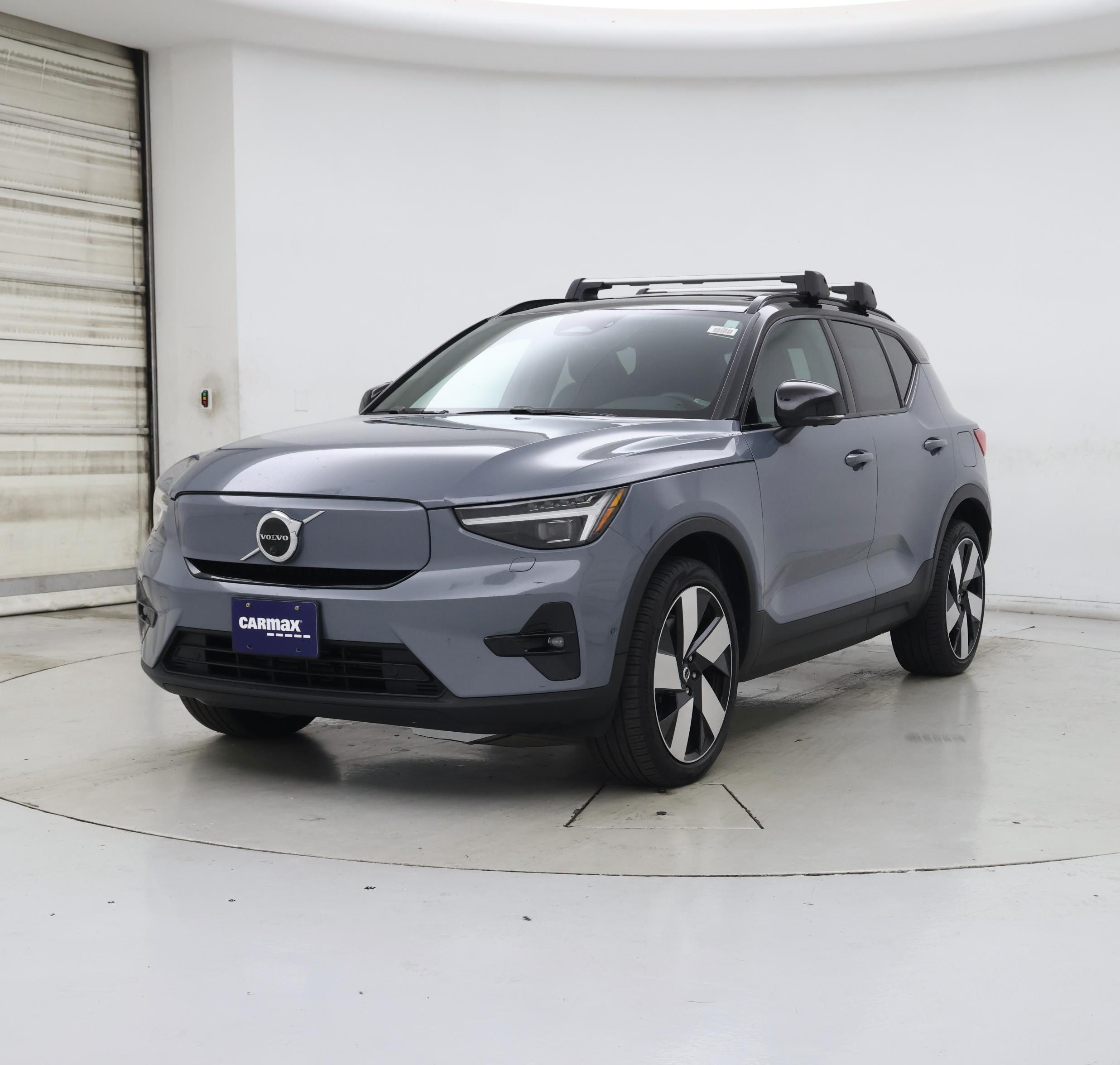 Thumbnail: 2023 Volvo XC40 - 4