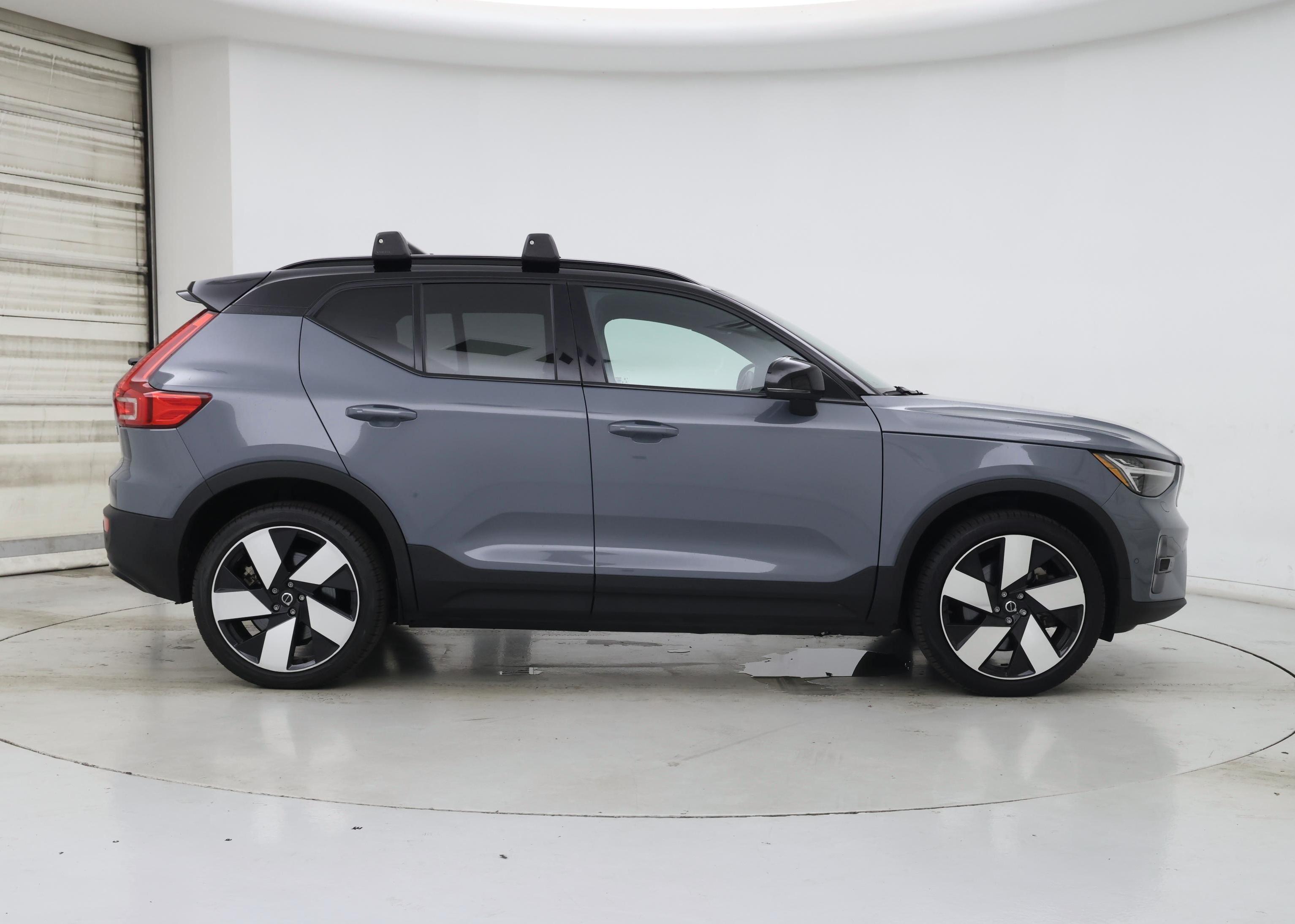 Thumbnail: 2023 Volvo XC40 - 7