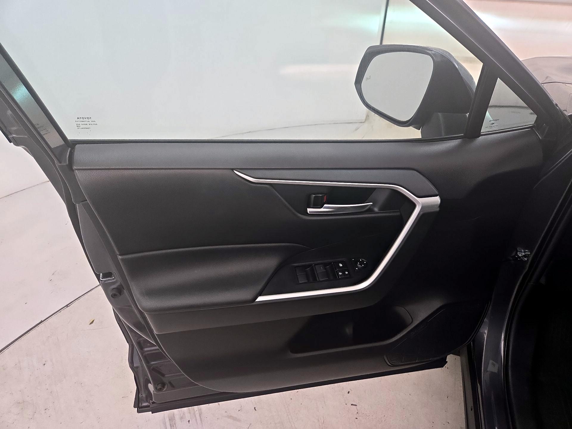 Thumbnail: 2021 Toyota RAV4 - 12