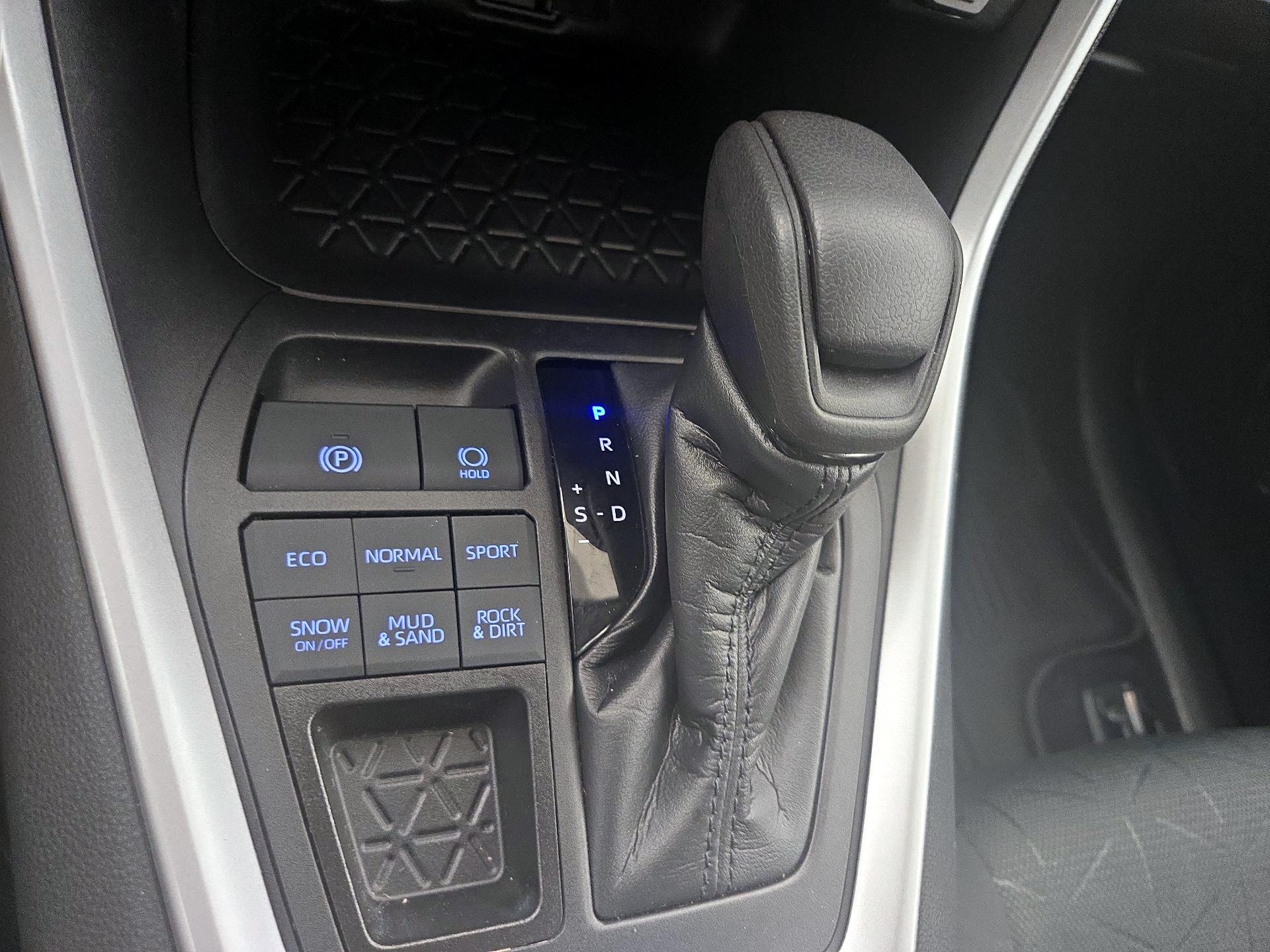 Thumbnail: 2021 Toyota RAV4 - 17