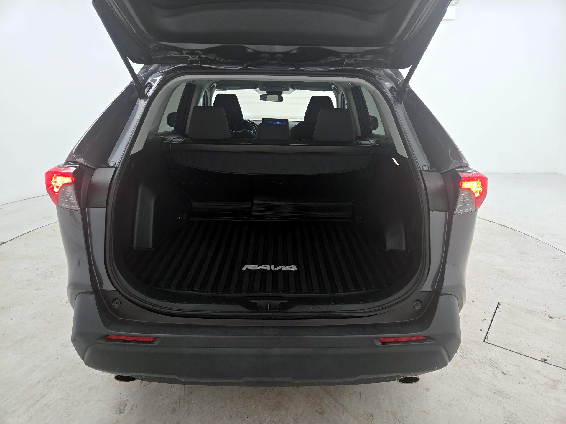 Thumbnail: 2021 Toyota RAV4 - 20