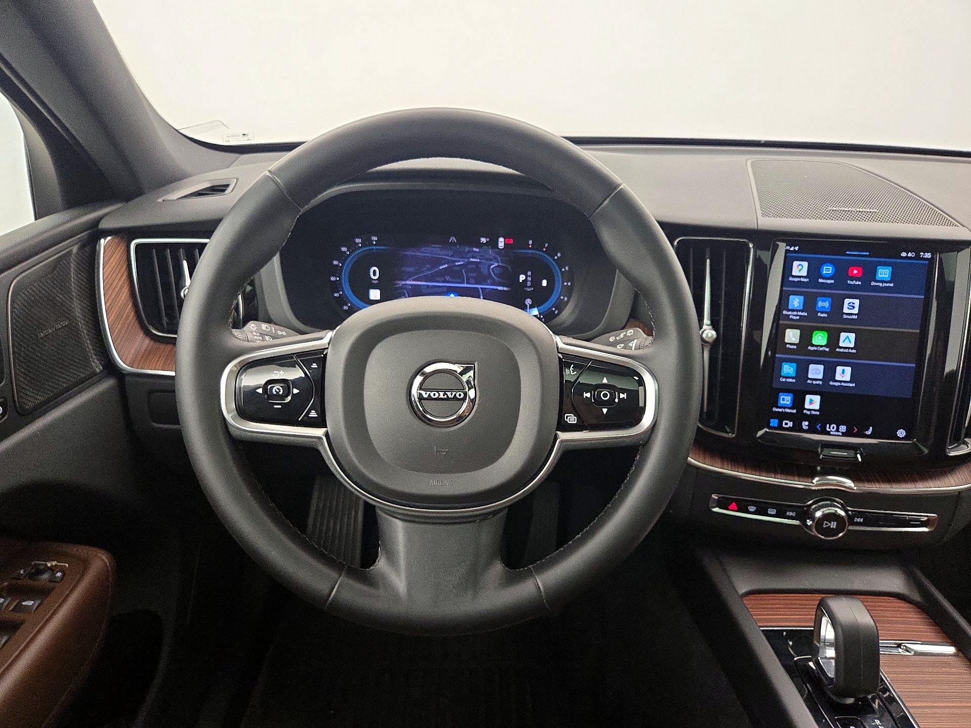 Thumbnail: 2023 Volvo XC60 - 10