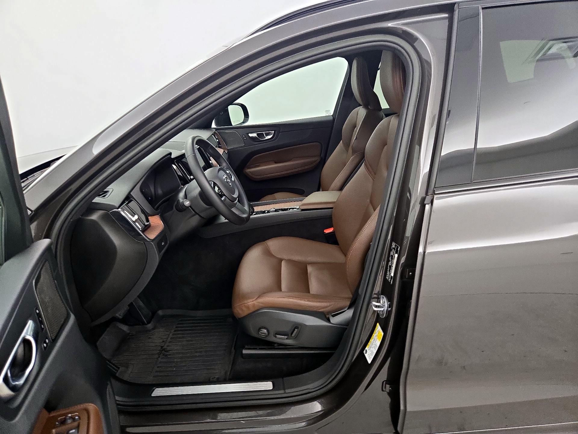 Thumbnail: 2023 Volvo XC60 - 11