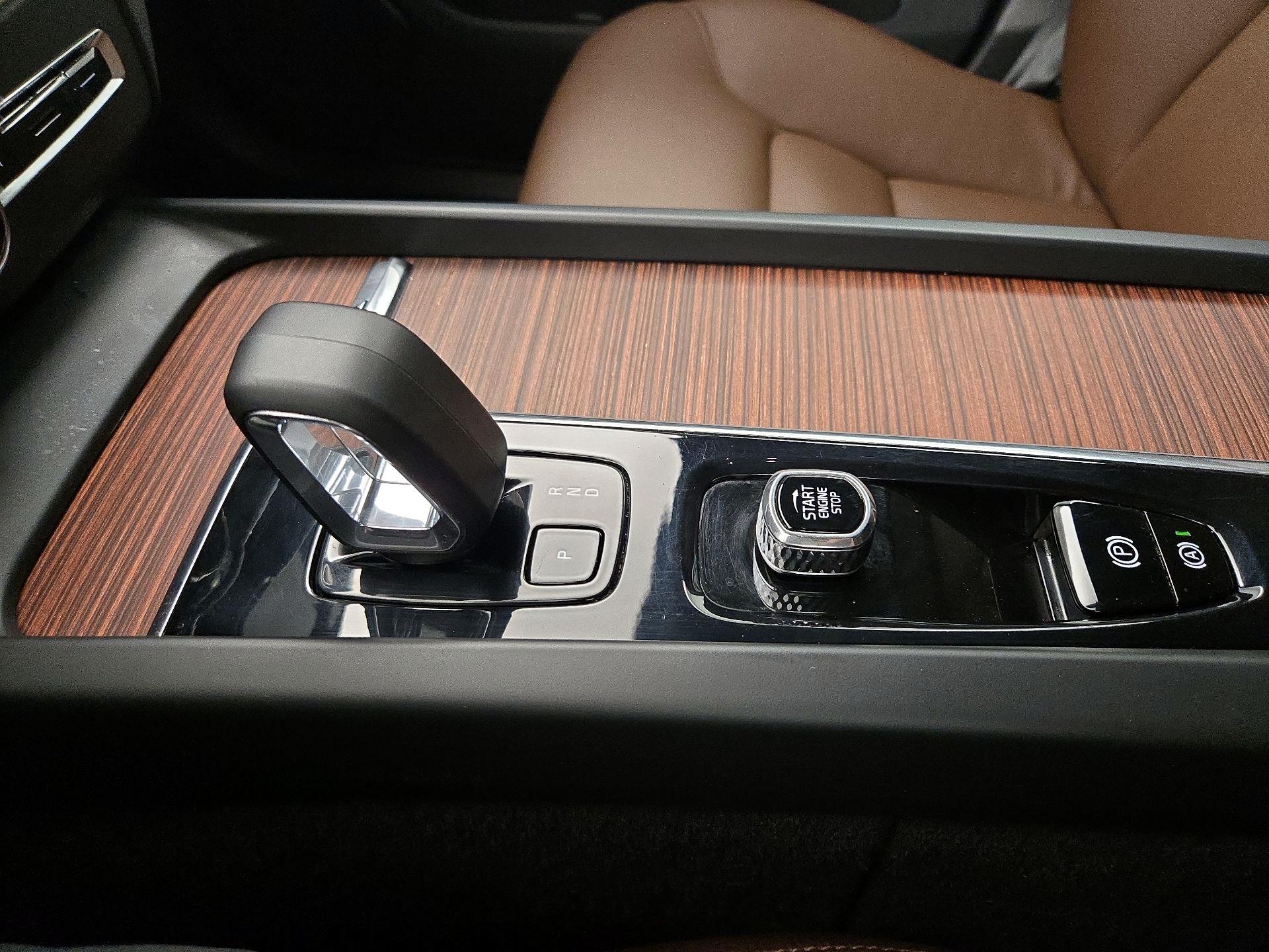 Thumbnail: 2023 Volvo XC60 - 18