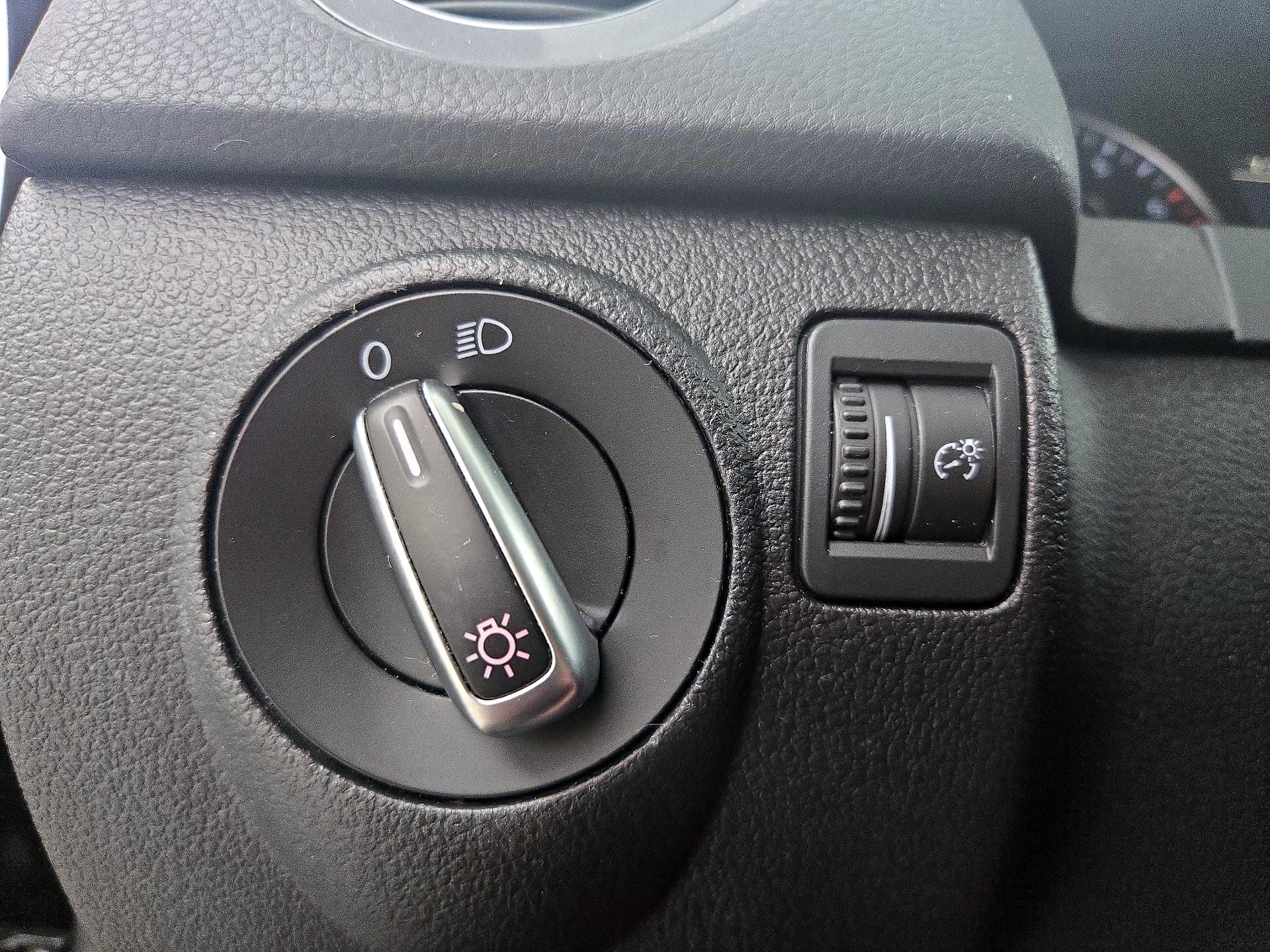 Thumbnail: 2015 Volkswagen Tiguan - 13