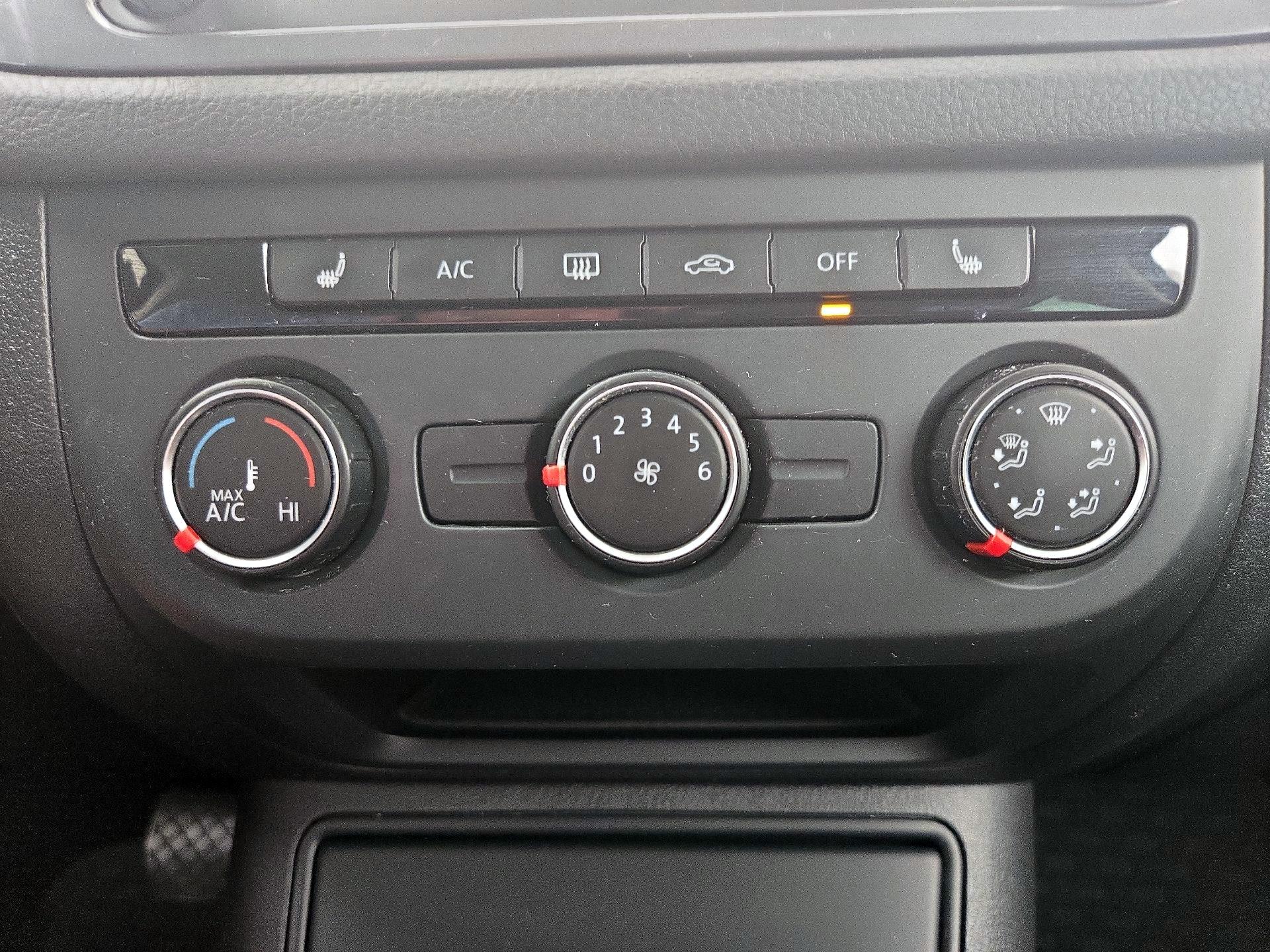 Thumbnail: 2015 Volkswagen Tiguan - 16