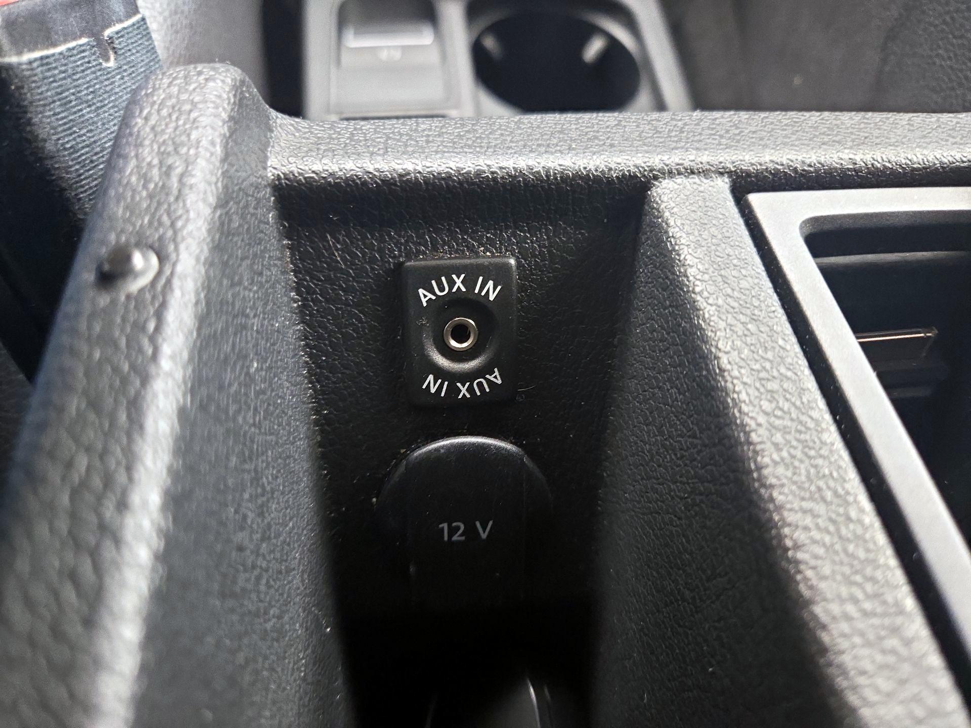 Thumbnail: 2015 Volkswagen Tiguan - 18