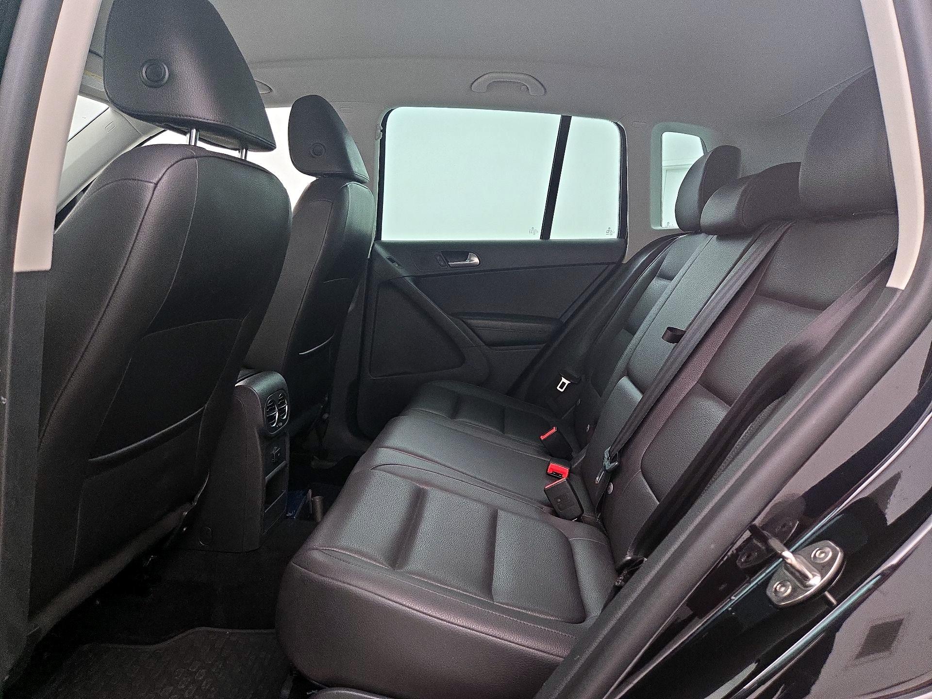 Thumbnail: 2015 Volkswagen Tiguan - 19