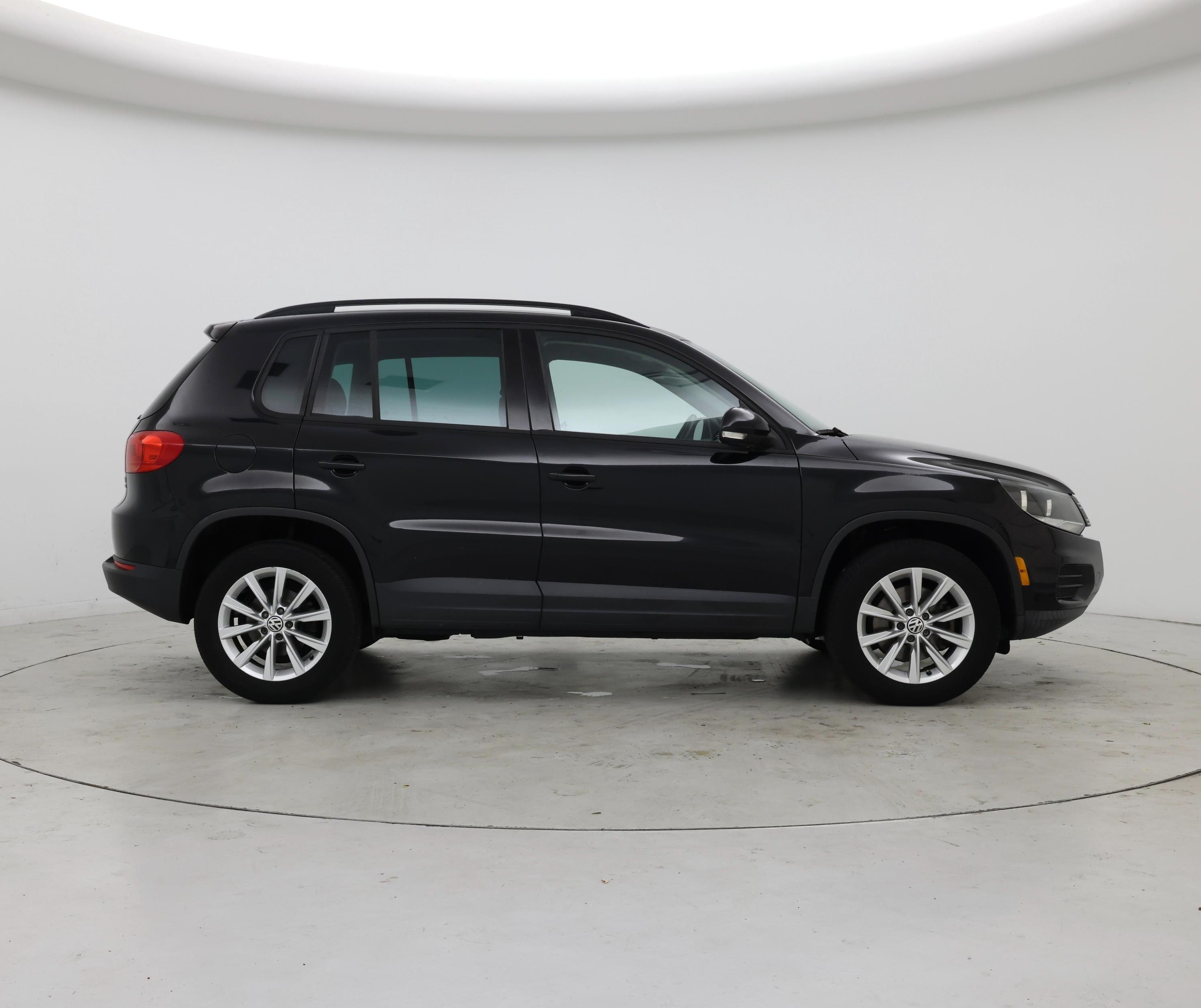 Thumbnail: 2015 Volkswagen Tiguan - 7