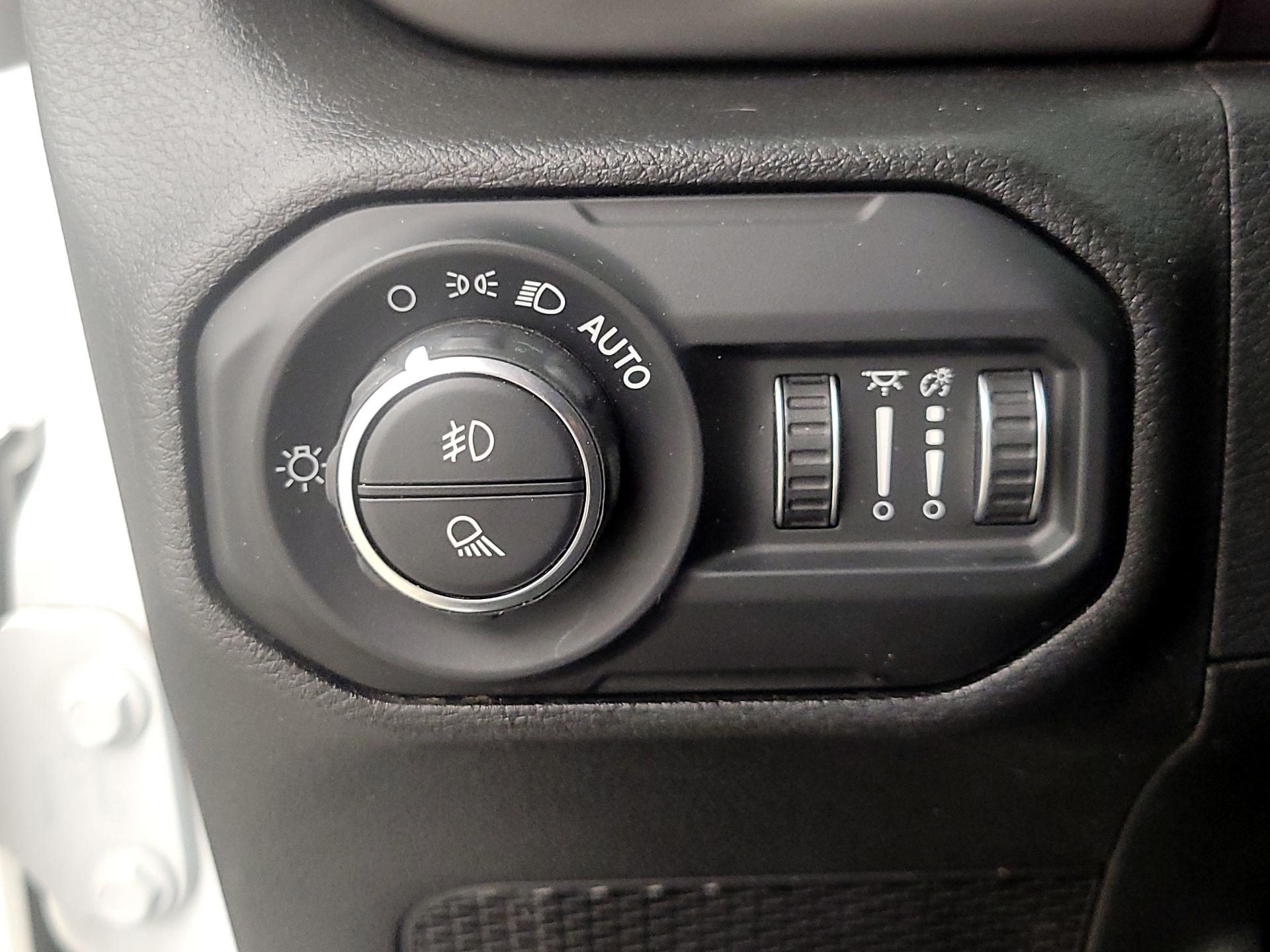 Thumbnail: 2021 Jeep Gladiator - 13