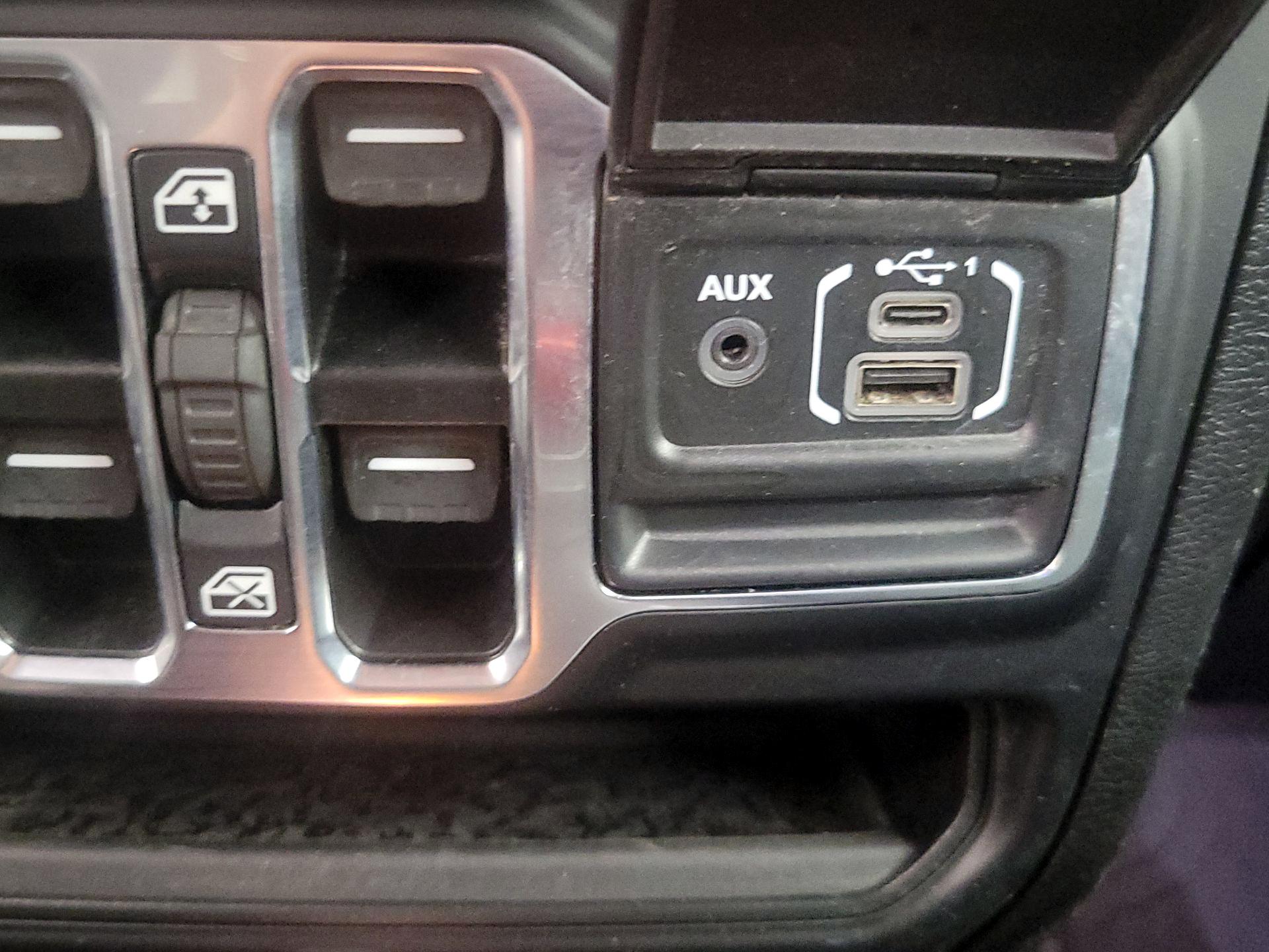 Thumbnail: 2021 Jeep Gladiator - 19