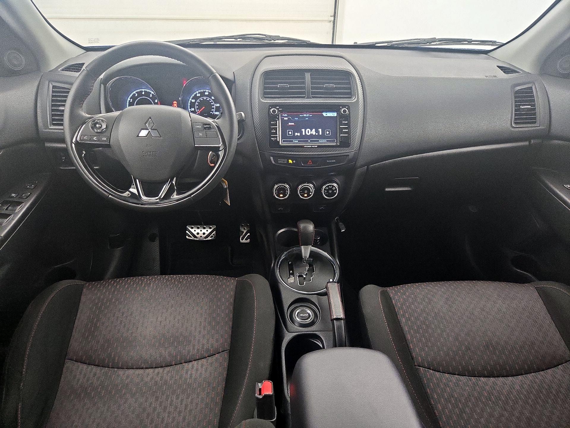 Thumbnail: 2017 Mitsubishi Outlander Sport - 9
