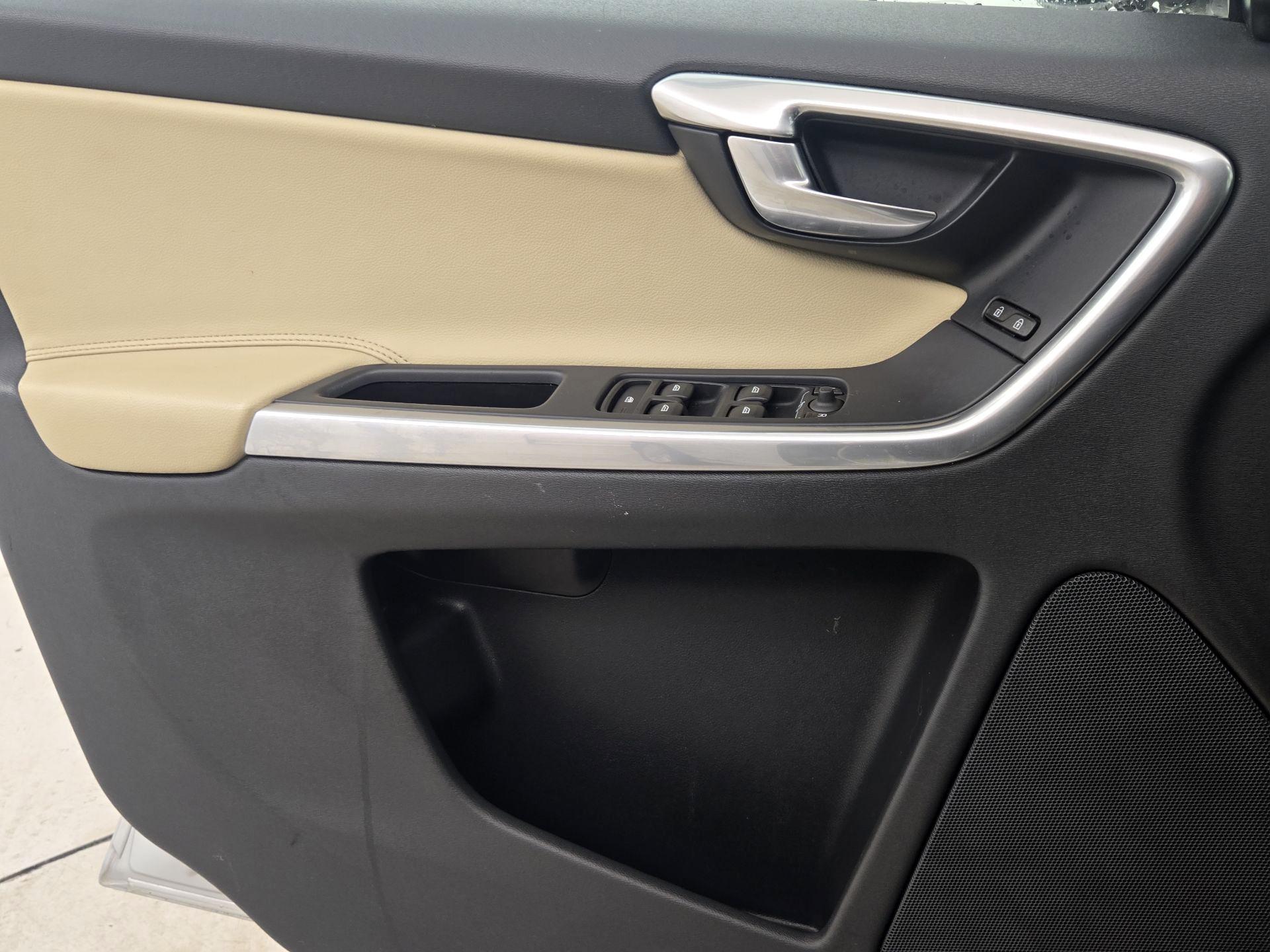 Thumbnail: 2016 Volvo XC60 - 12