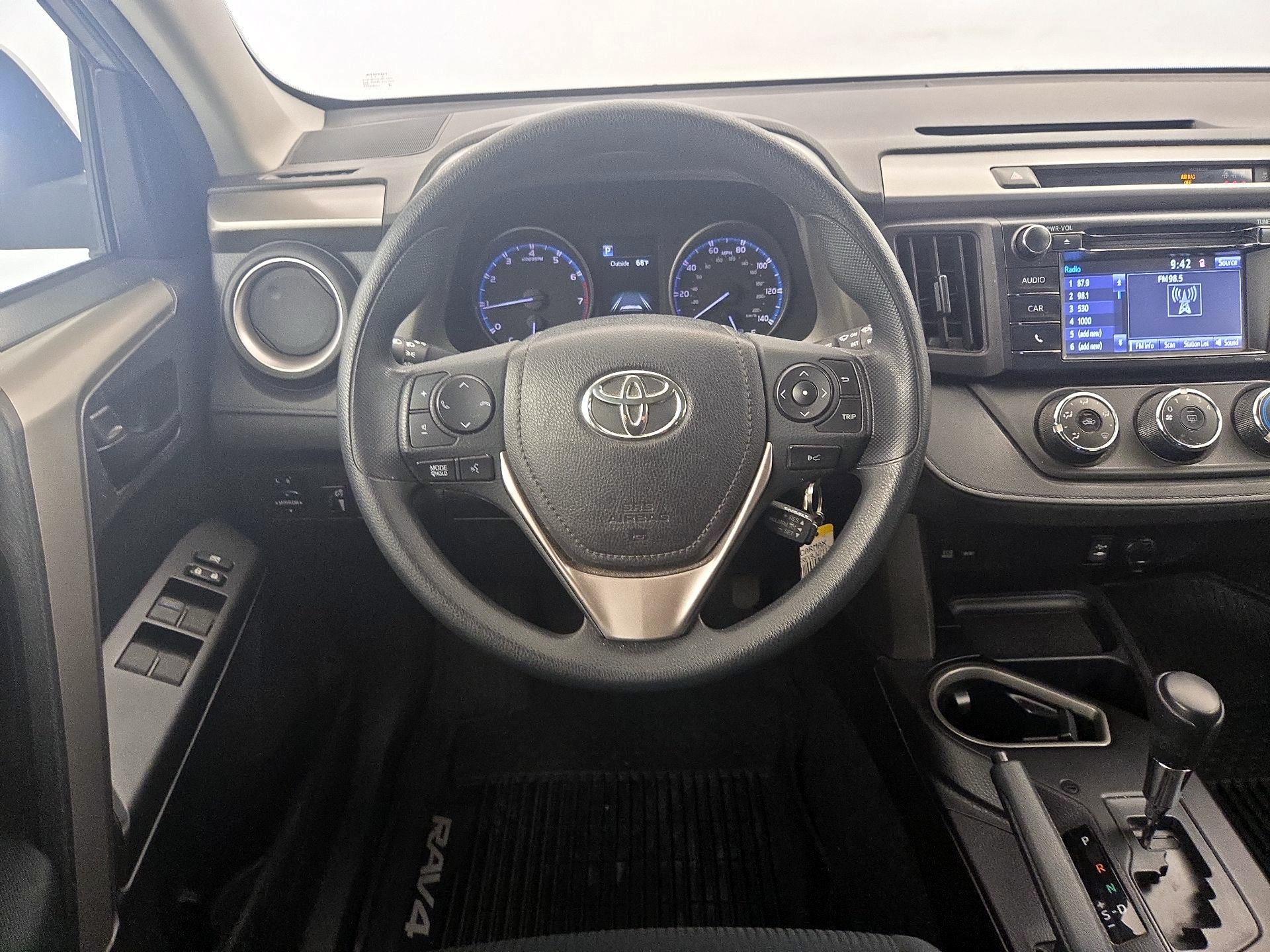 Thumbnail: 2018 Toyota RAV4 - 10