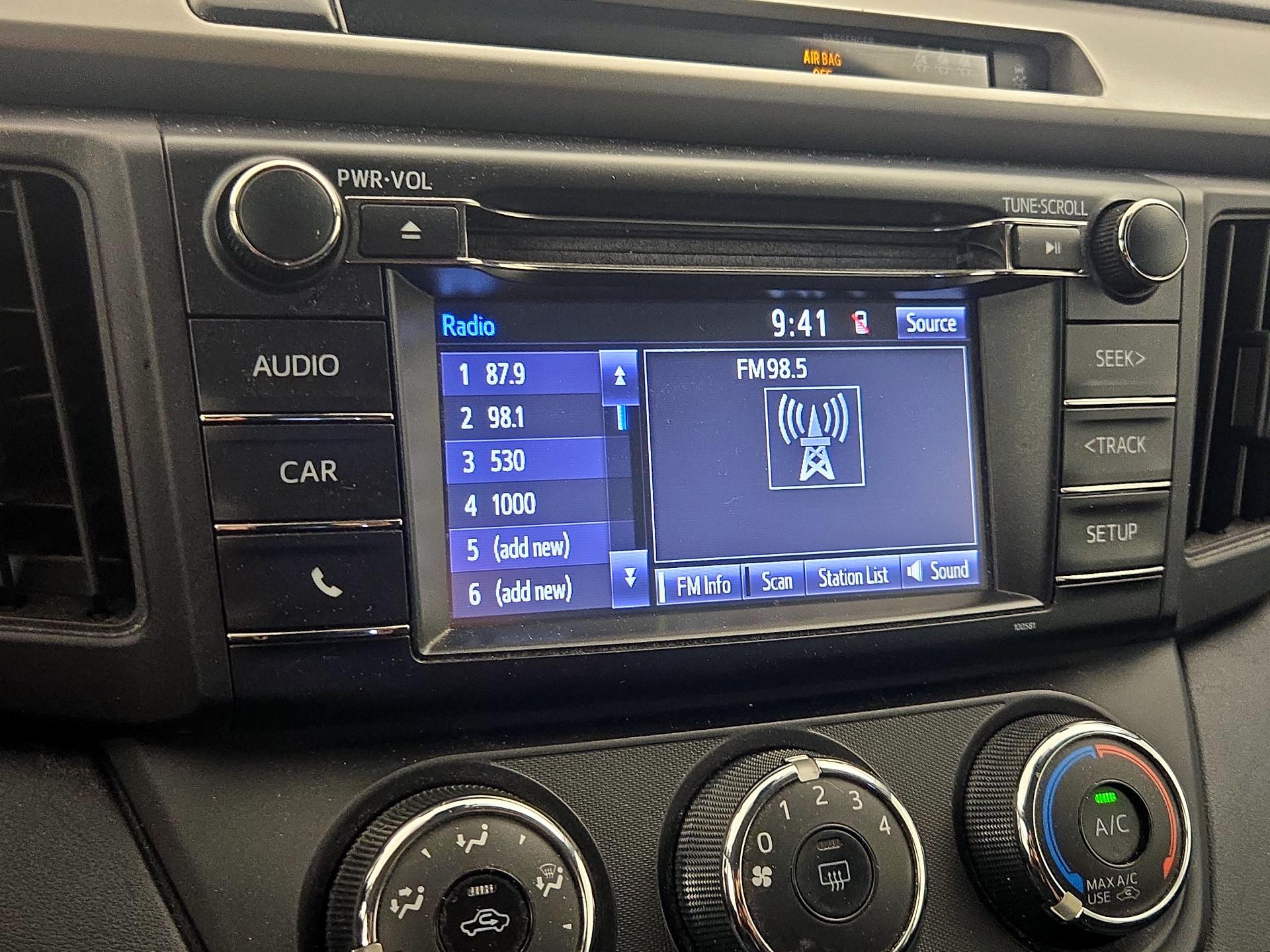 Thumbnail: 2018 Toyota RAV4 - 15