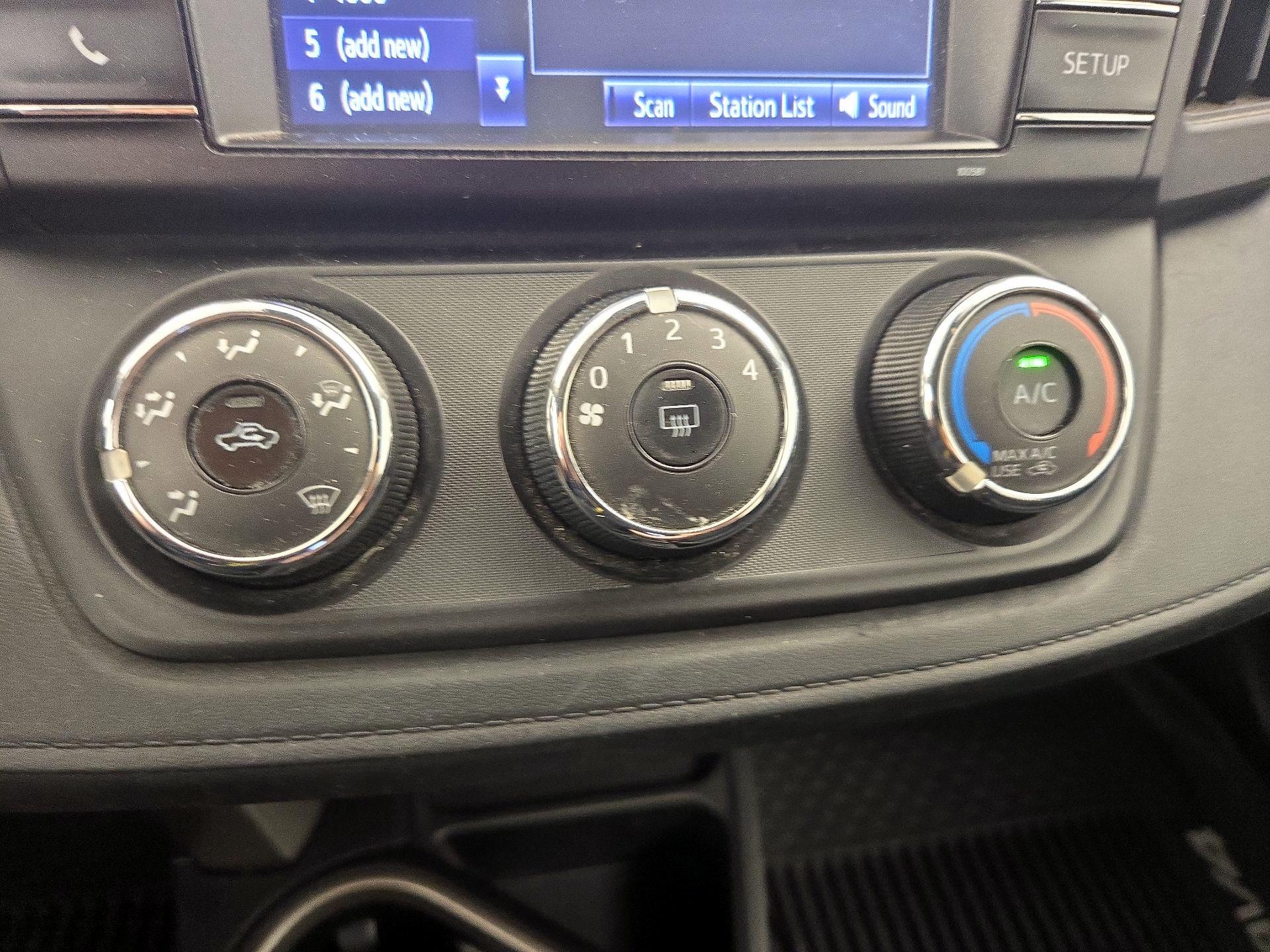 Thumbnail: 2018 Toyota RAV4 - 16