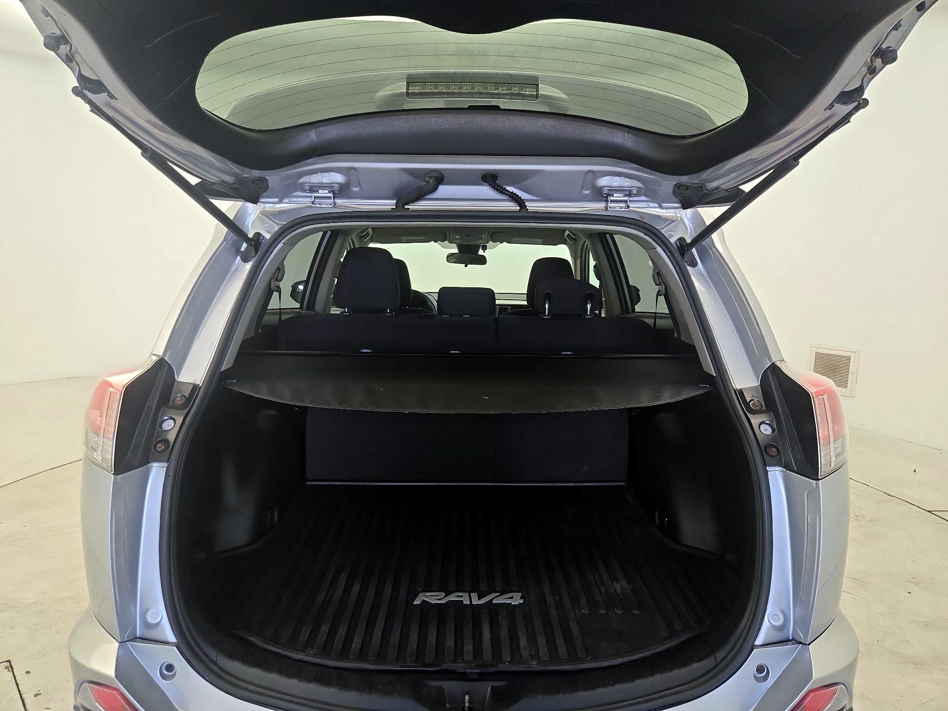 Thumbnail: 2018 Toyota RAV4 - 20