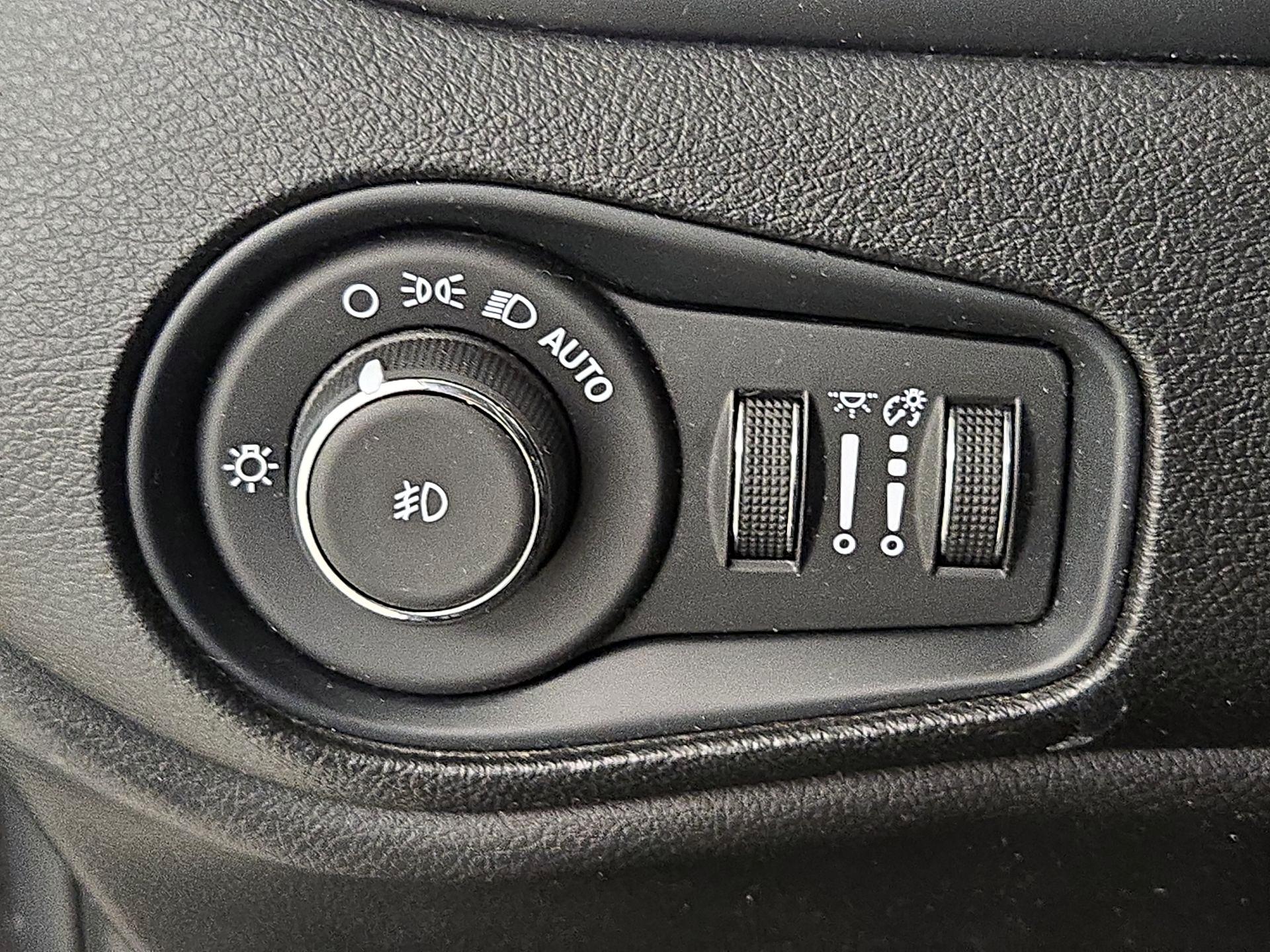 Thumbnail: 2021 Jeep Renegade - 13