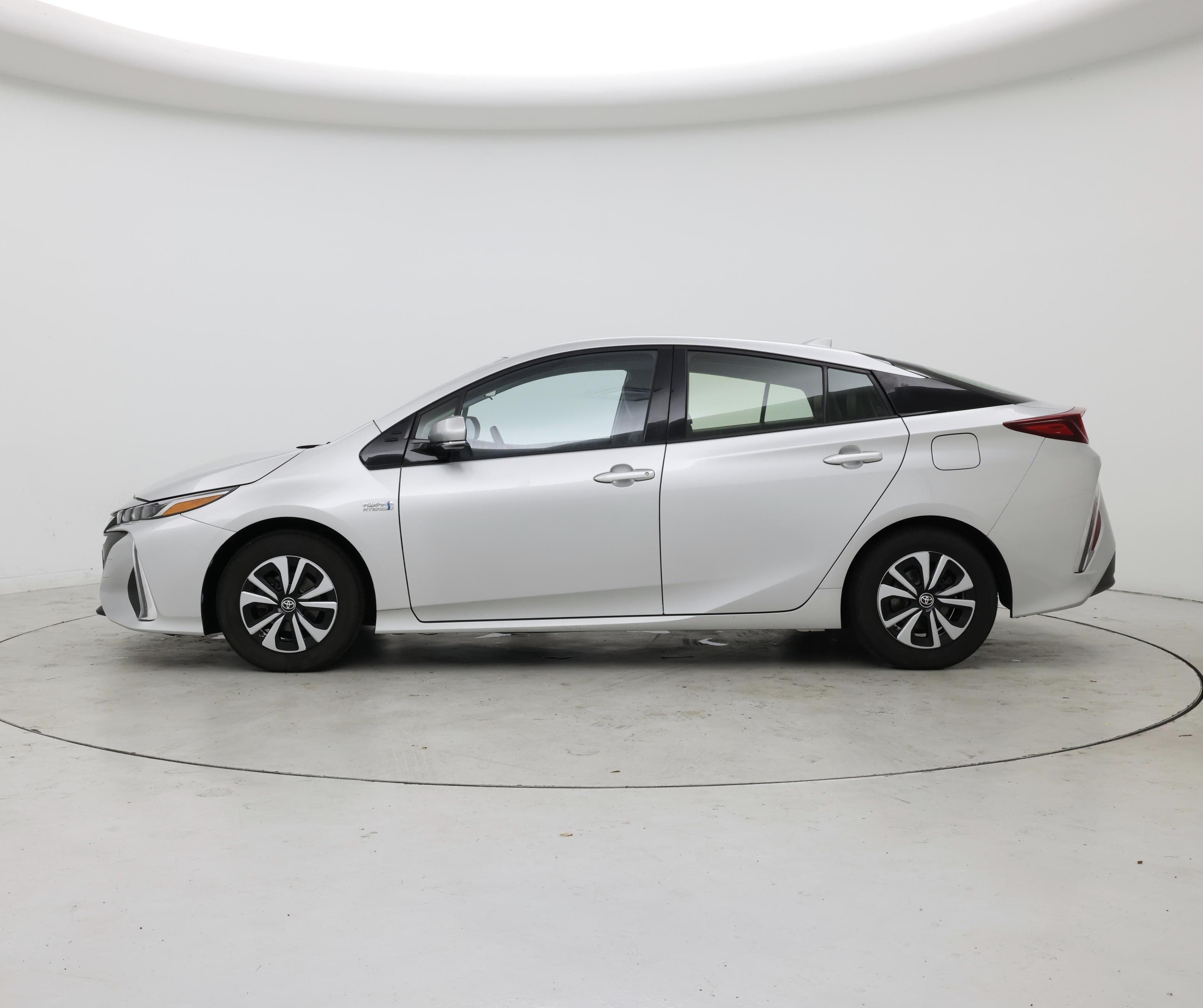 Thumbnail: 2017 Toyota Prius Prime - 3
