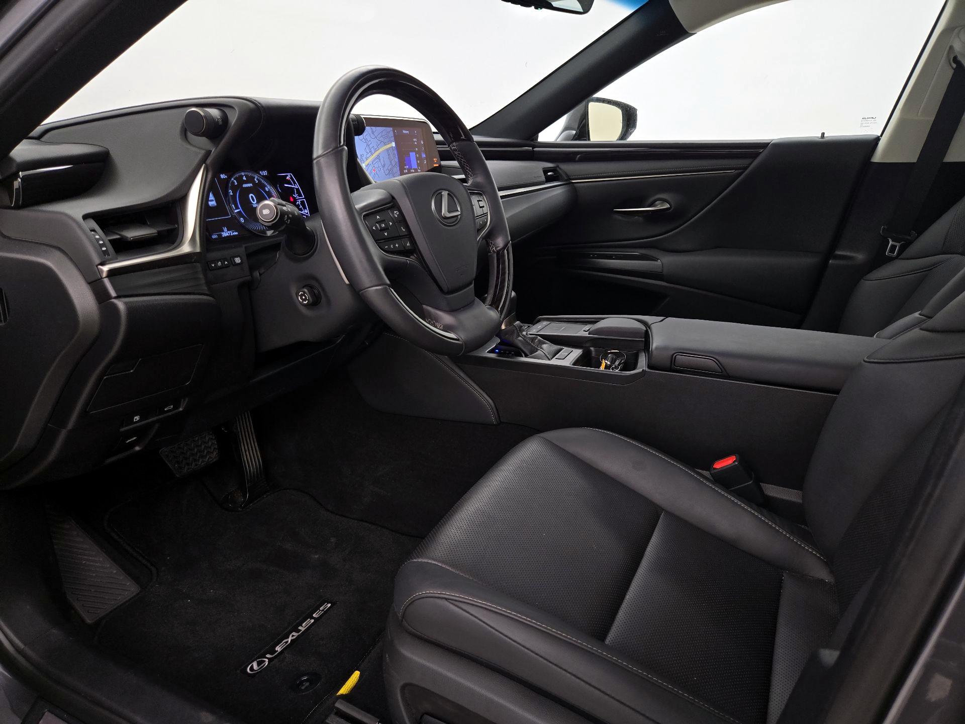 Thumbnail: 2021 Lexus ES - 11