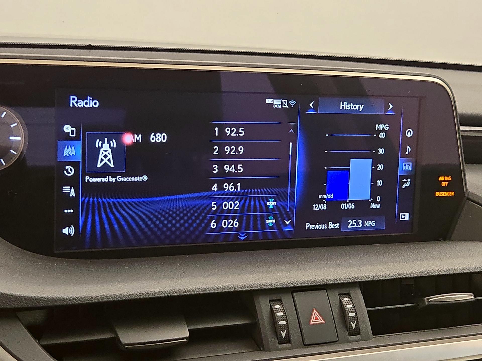 Thumbnail: 2021 Lexus ES - 16