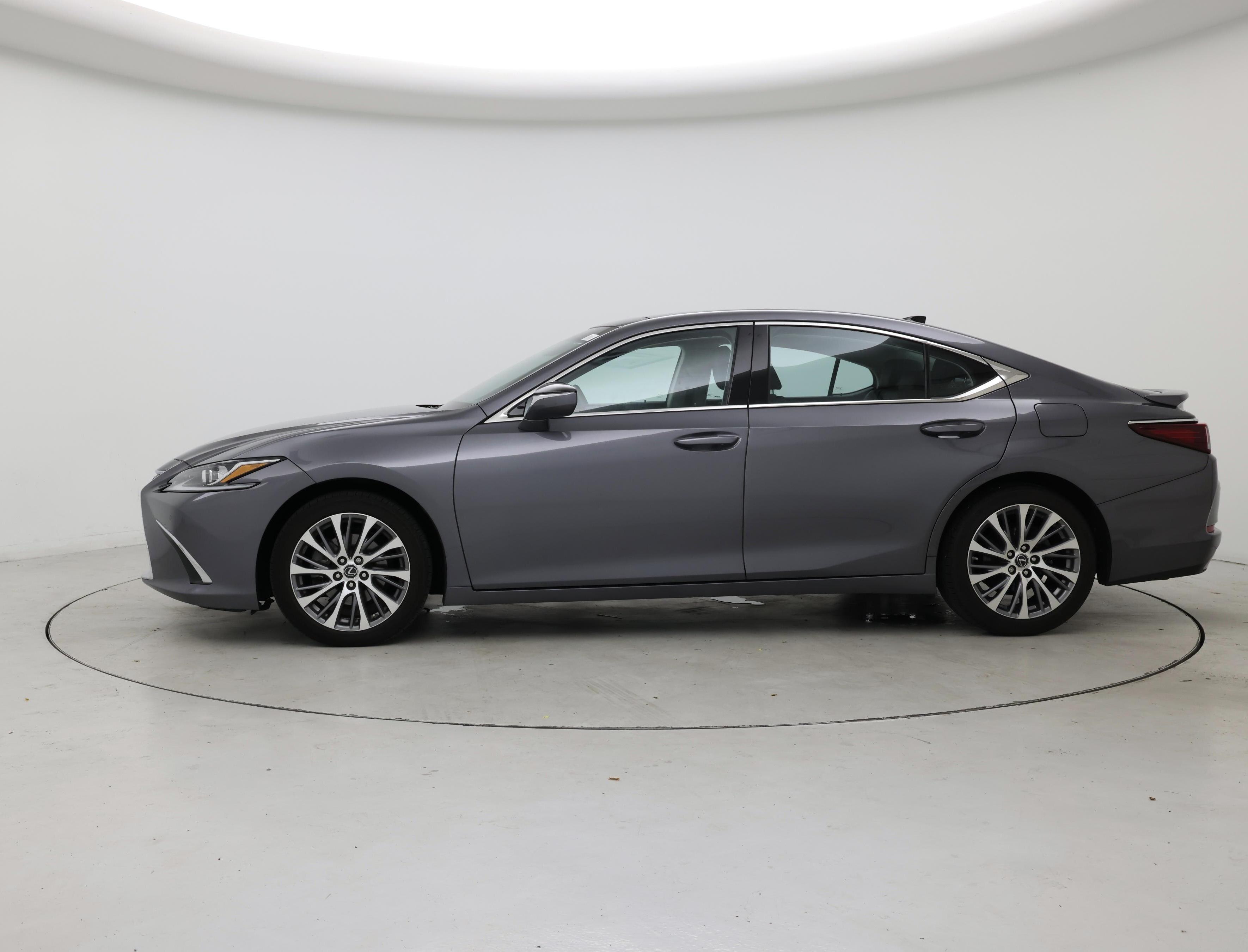 Thumbnail: 2021 Lexus ES - 3