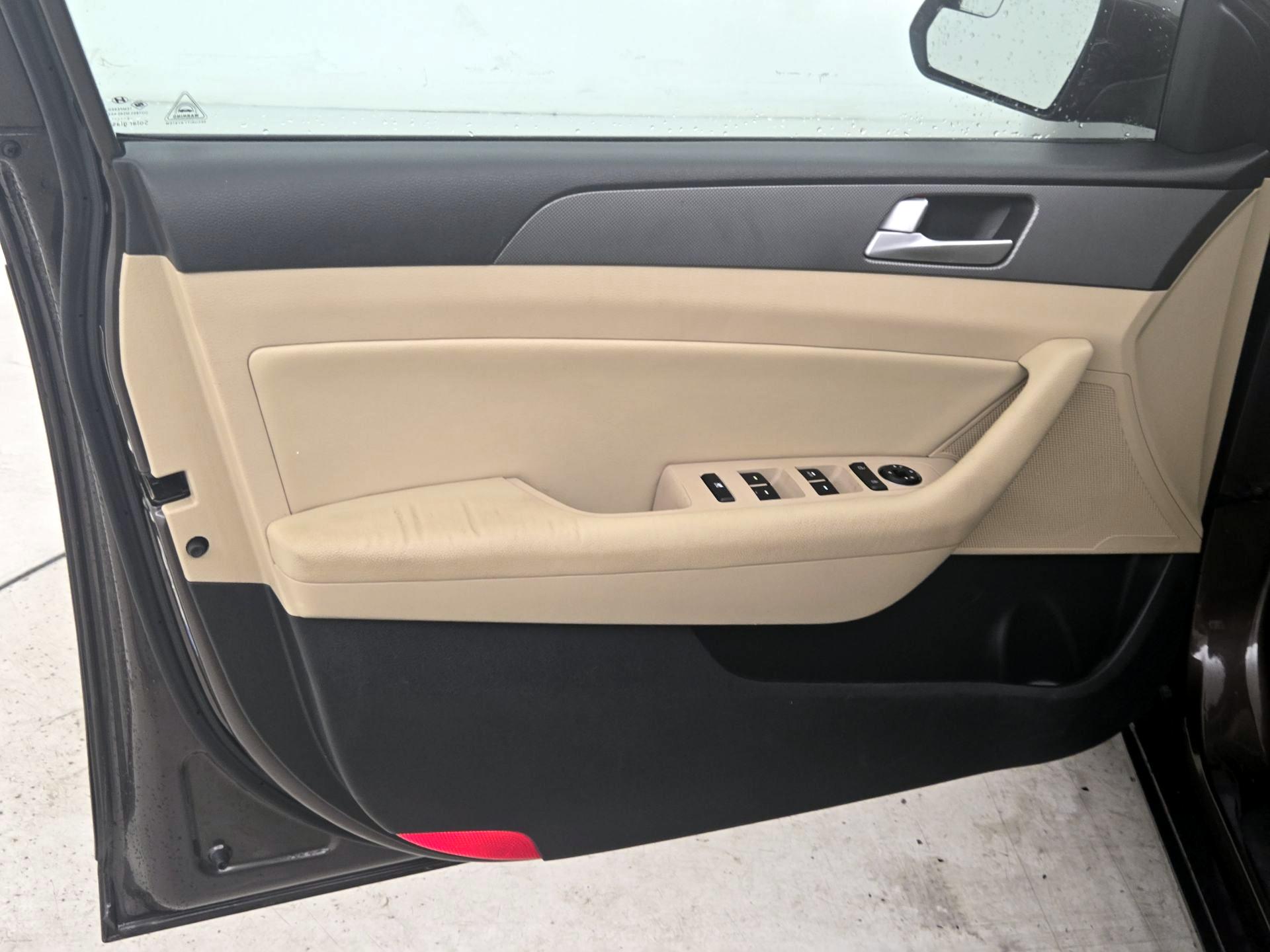 Thumbnail: 2015 Hyundai Sonata - 12