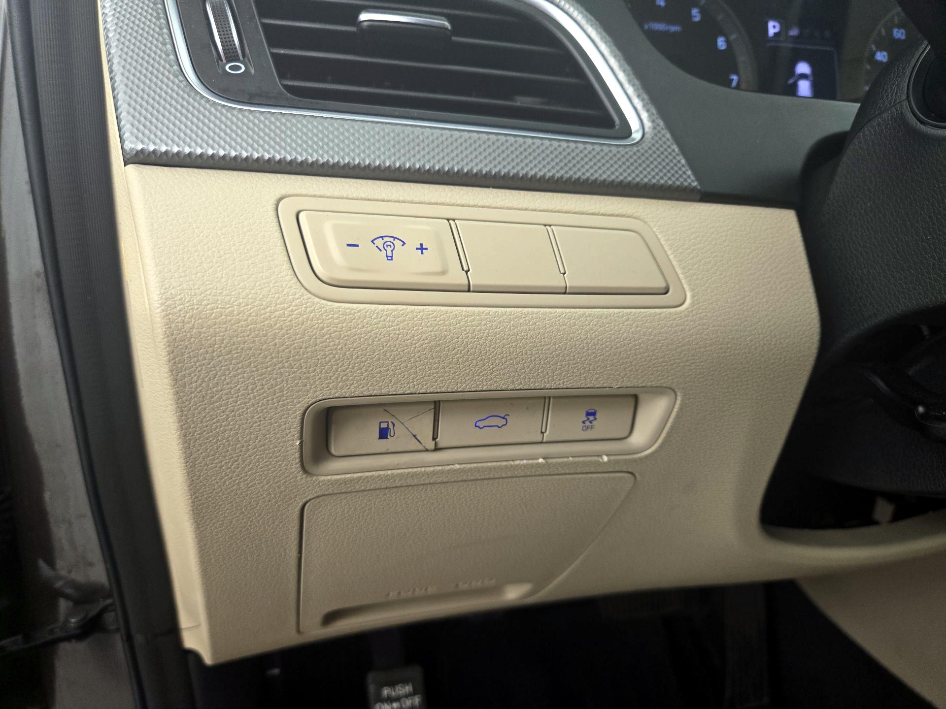 Thumbnail: 2015 Hyundai Sonata - 13