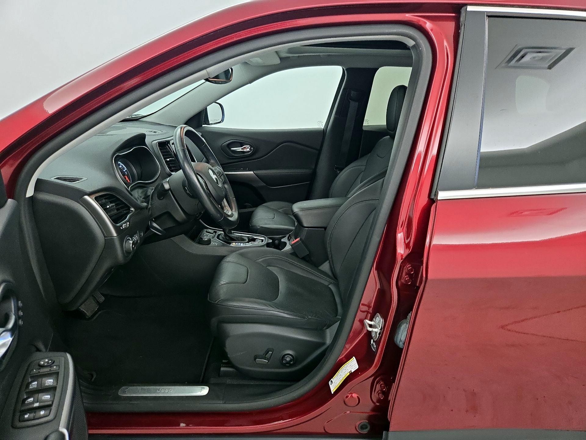 Thumbnail: 2021 Jeep Cherokee - 11