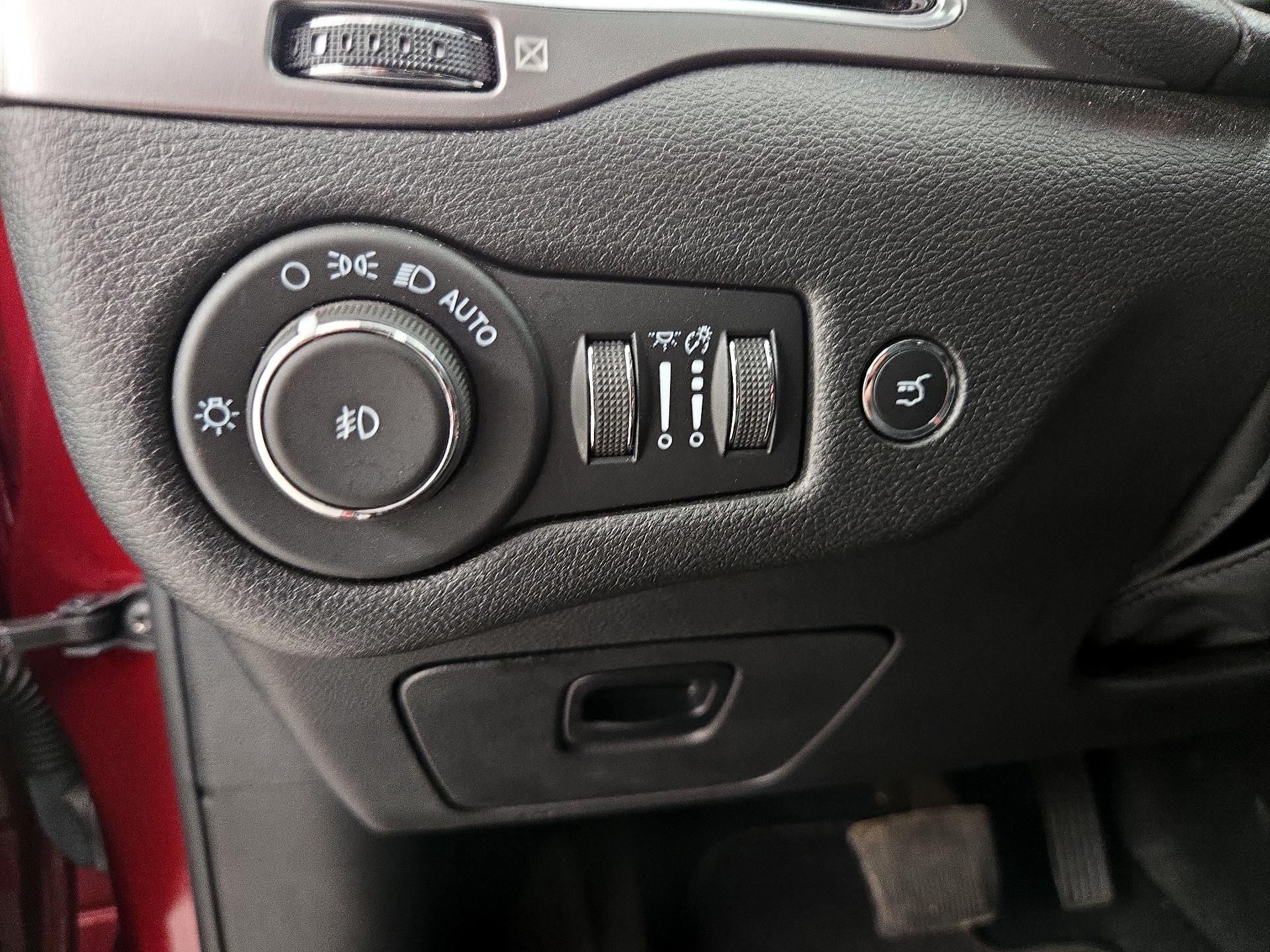 Thumbnail: 2021 Jeep Cherokee - 13