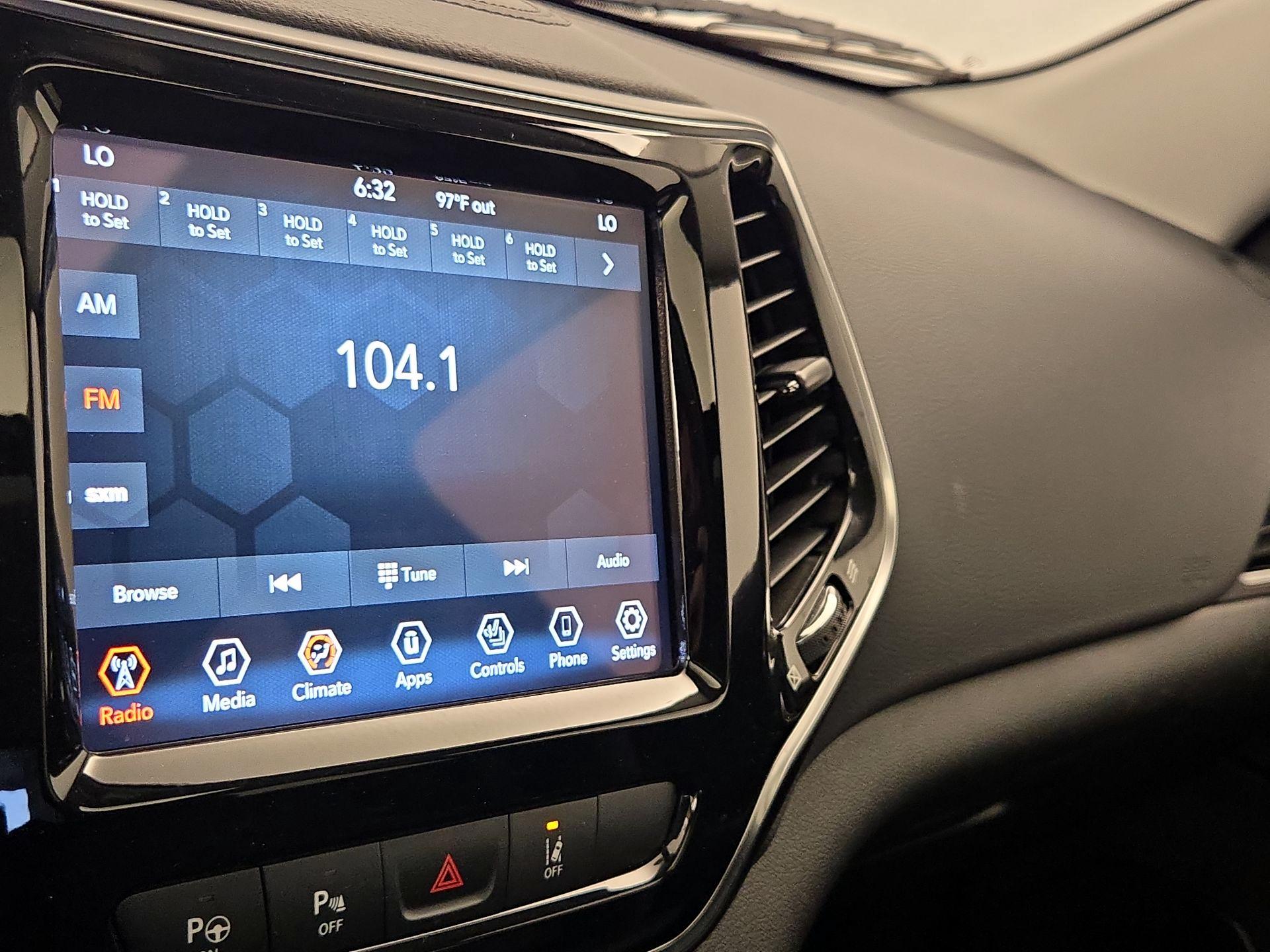 Thumbnail: 2021 Jeep Cherokee - 15