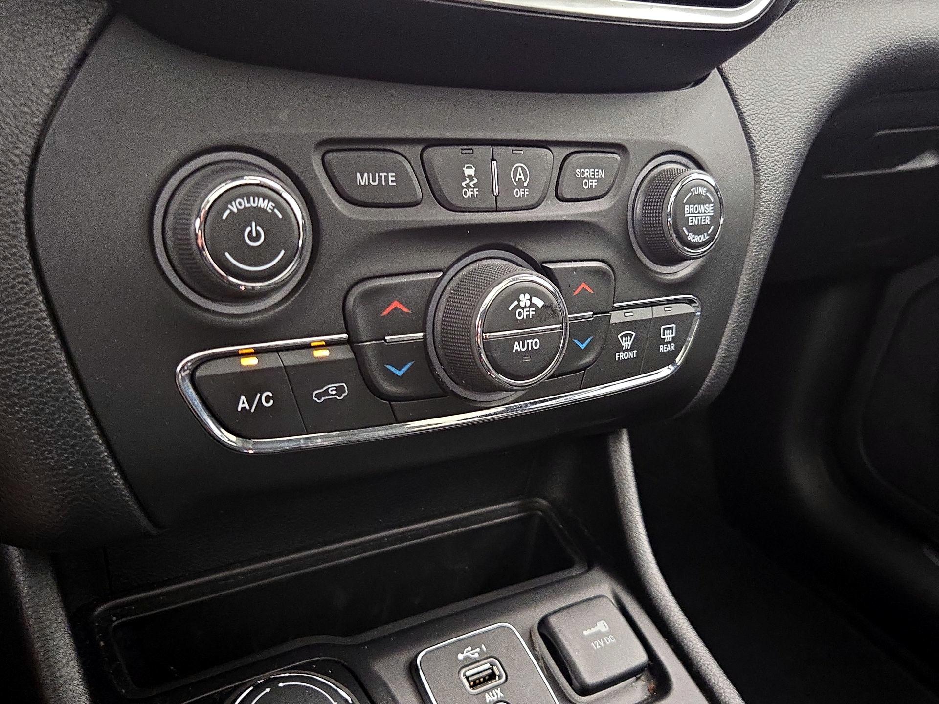 Thumbnail: 2021 Jeep Cherokee - 16