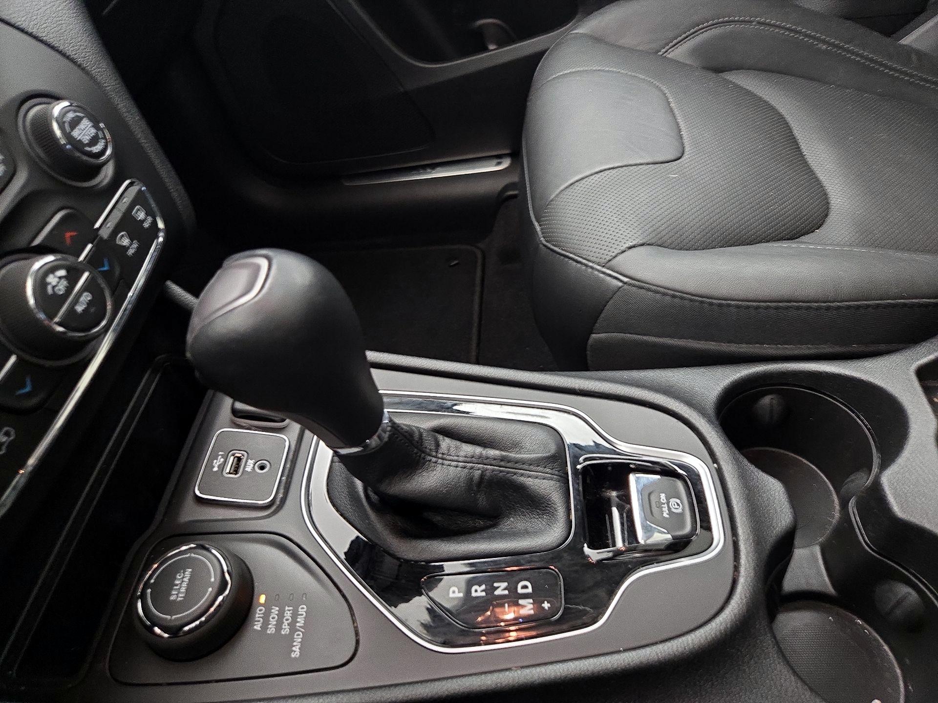 Thumbnail: 2021 Jeep Cherokee - 17