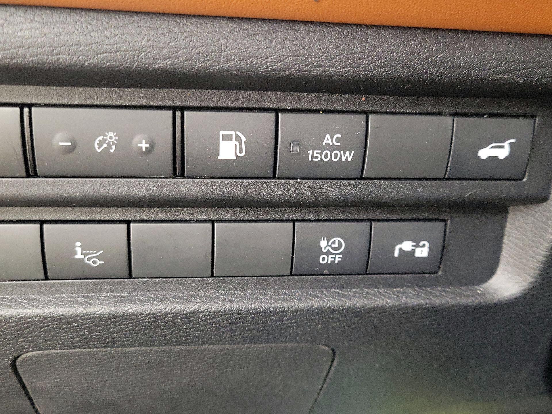 Thumbnail: 2023 Mitsubishi Outlander - 13