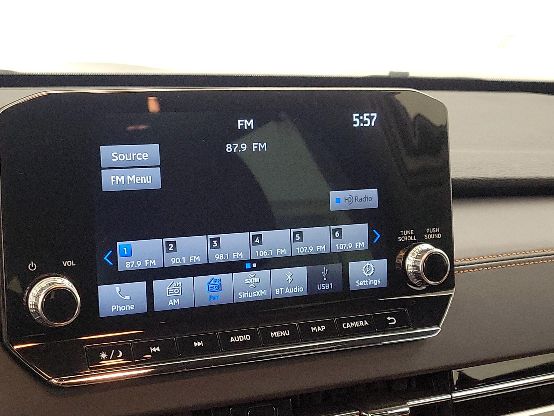 Thumbnail: 2023 Mitsubishi Outlander - 16