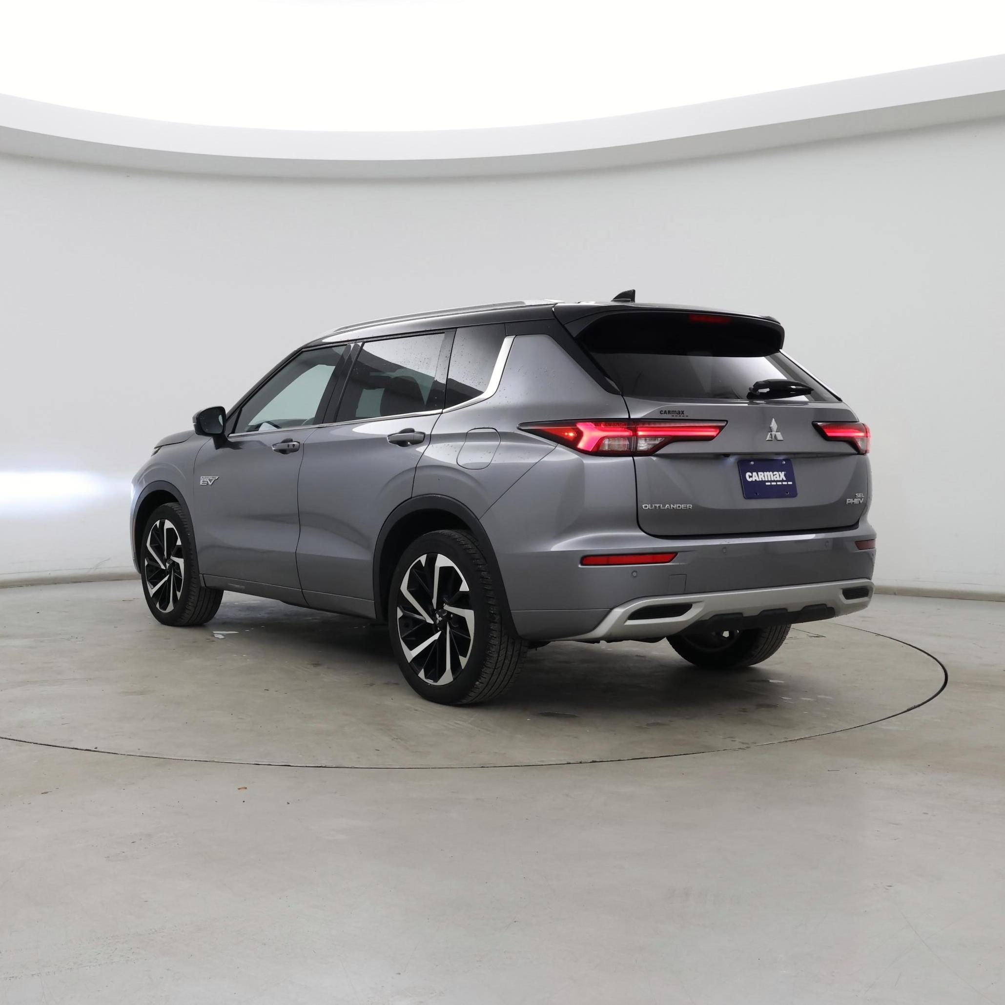 Thumbnail: 2023 Mitsubishi Outlander - 2