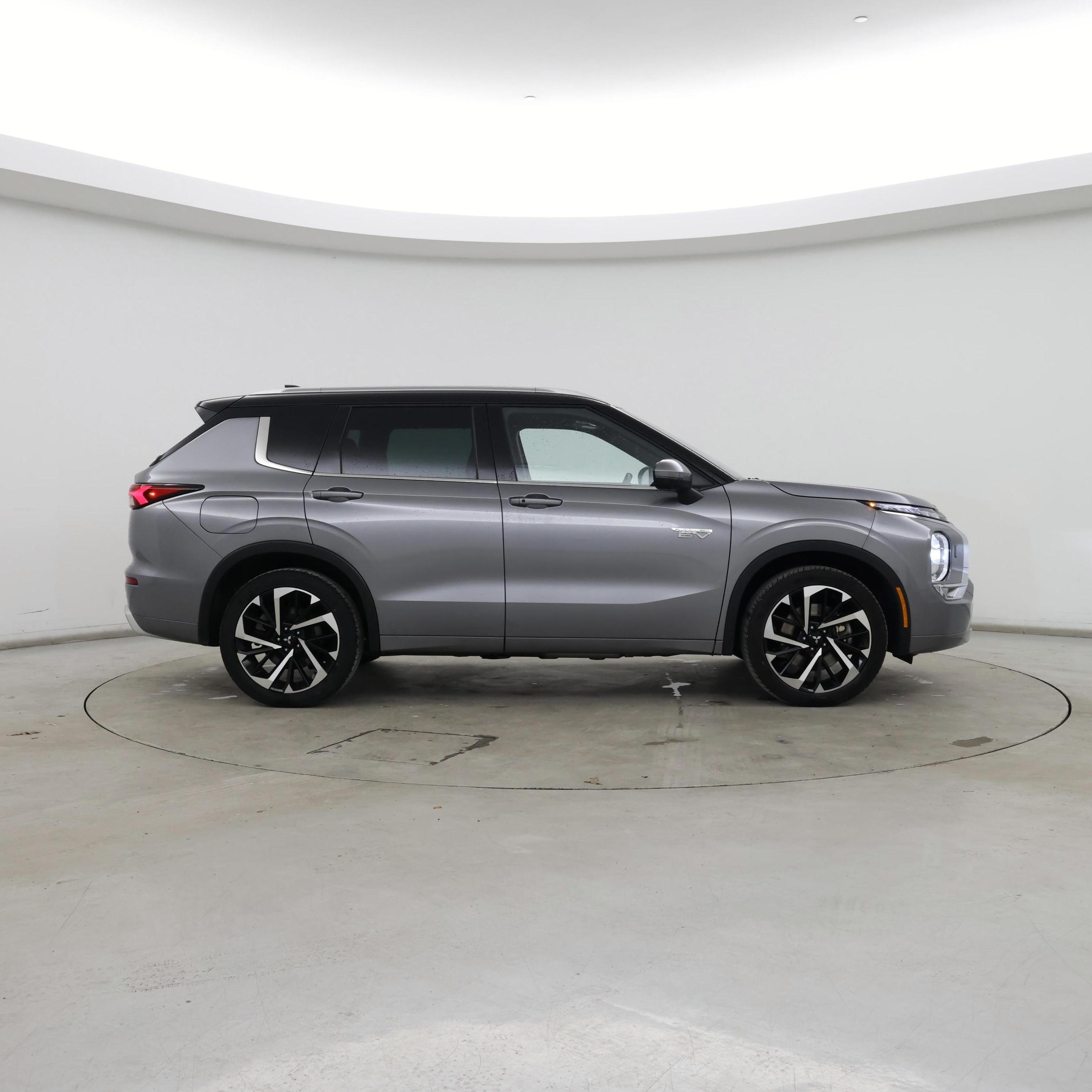 Thumbnail: 2023 Mitsubishi Outlander - 7