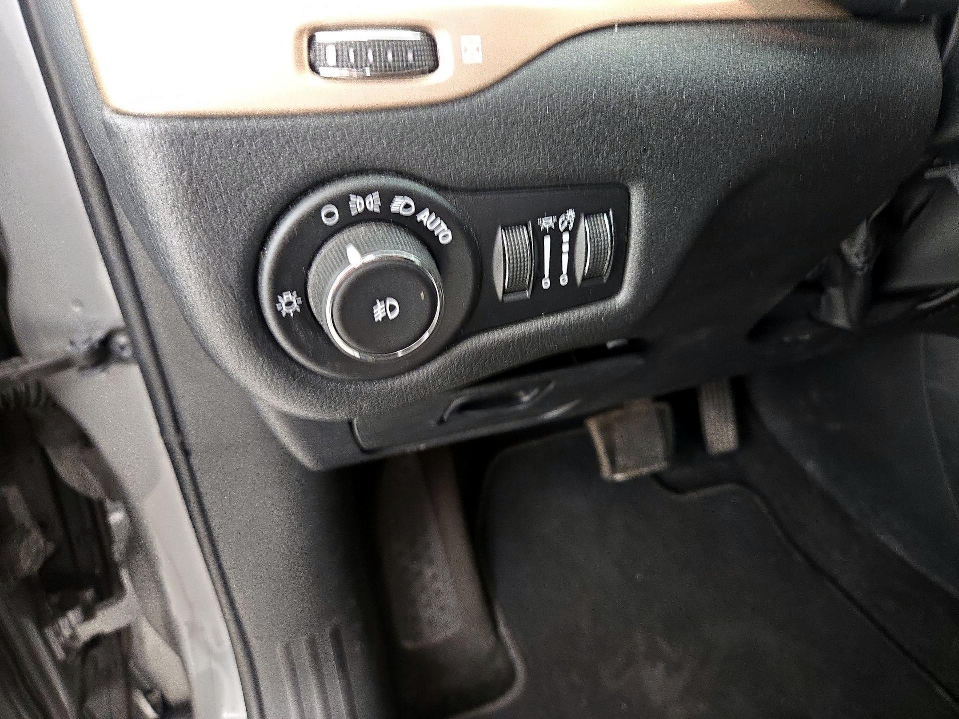 Thumbnail: 2015 Jeep Cherokee - 13