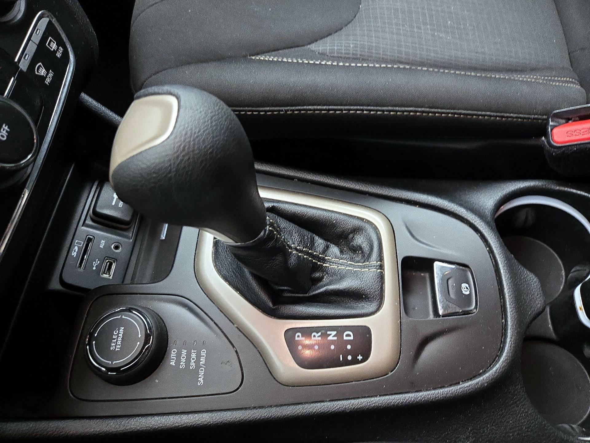 Thumbnail: 2015 Jeep Cherokee - 17