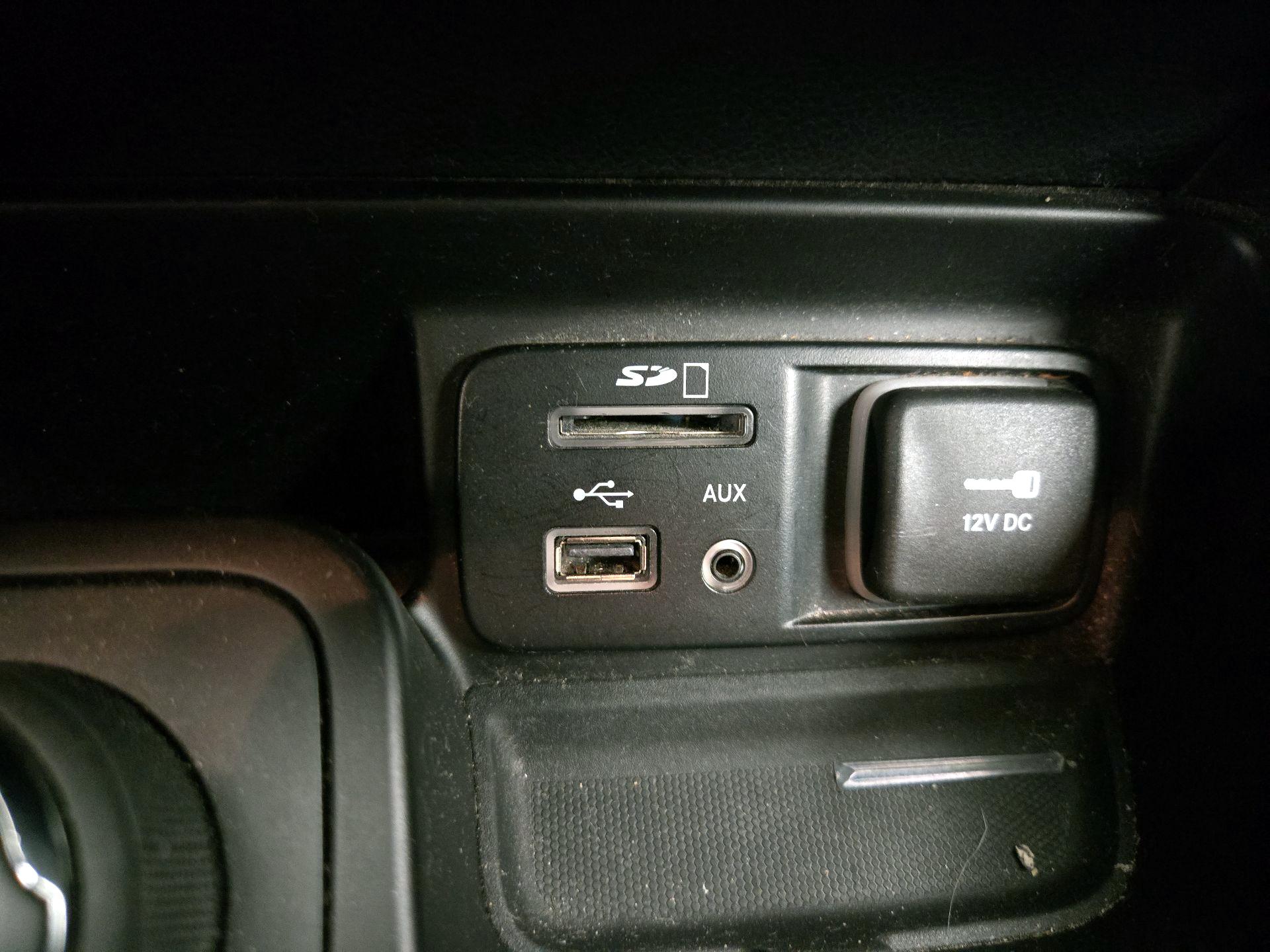 Thumbnail: 2015 Jeep Cherokee - 18