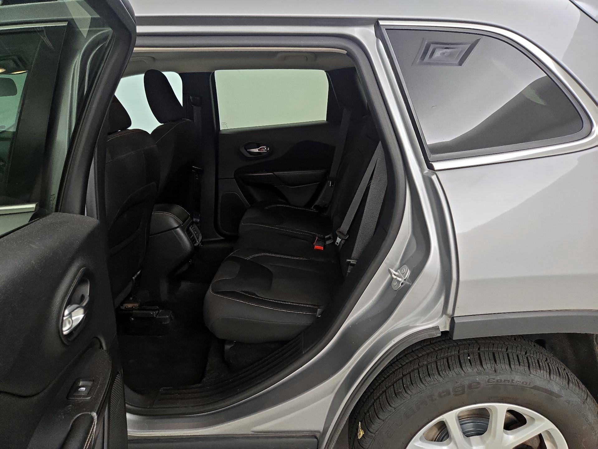 Thumbnail: 2015 Jeep Cherokee - 19