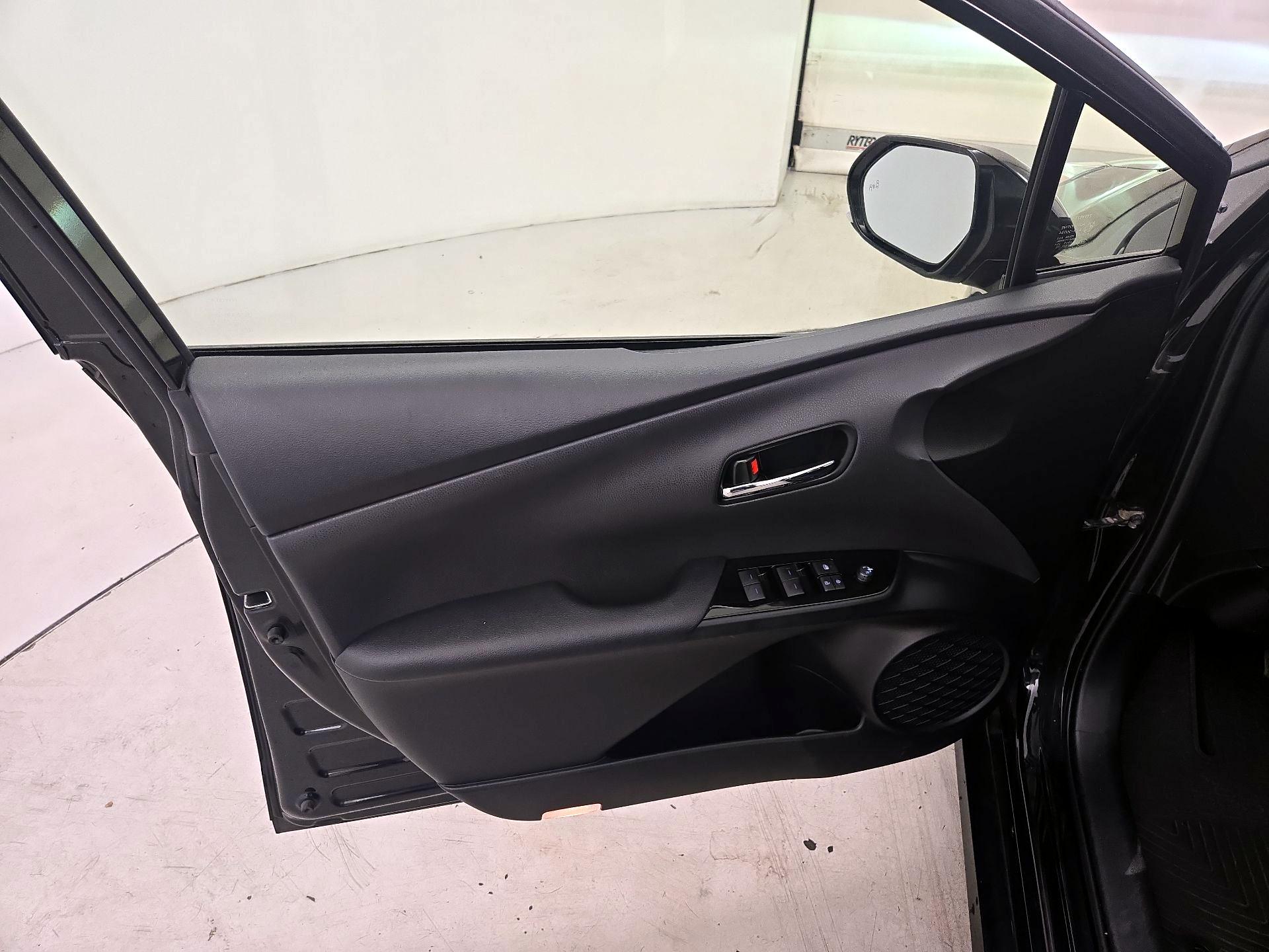 Thumbnail: 2019 Toyota Prius - 12