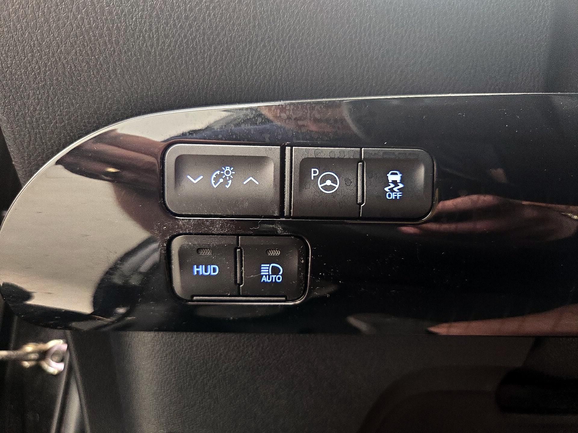 Thumbnail: 2019 Toyota Prius - 13
