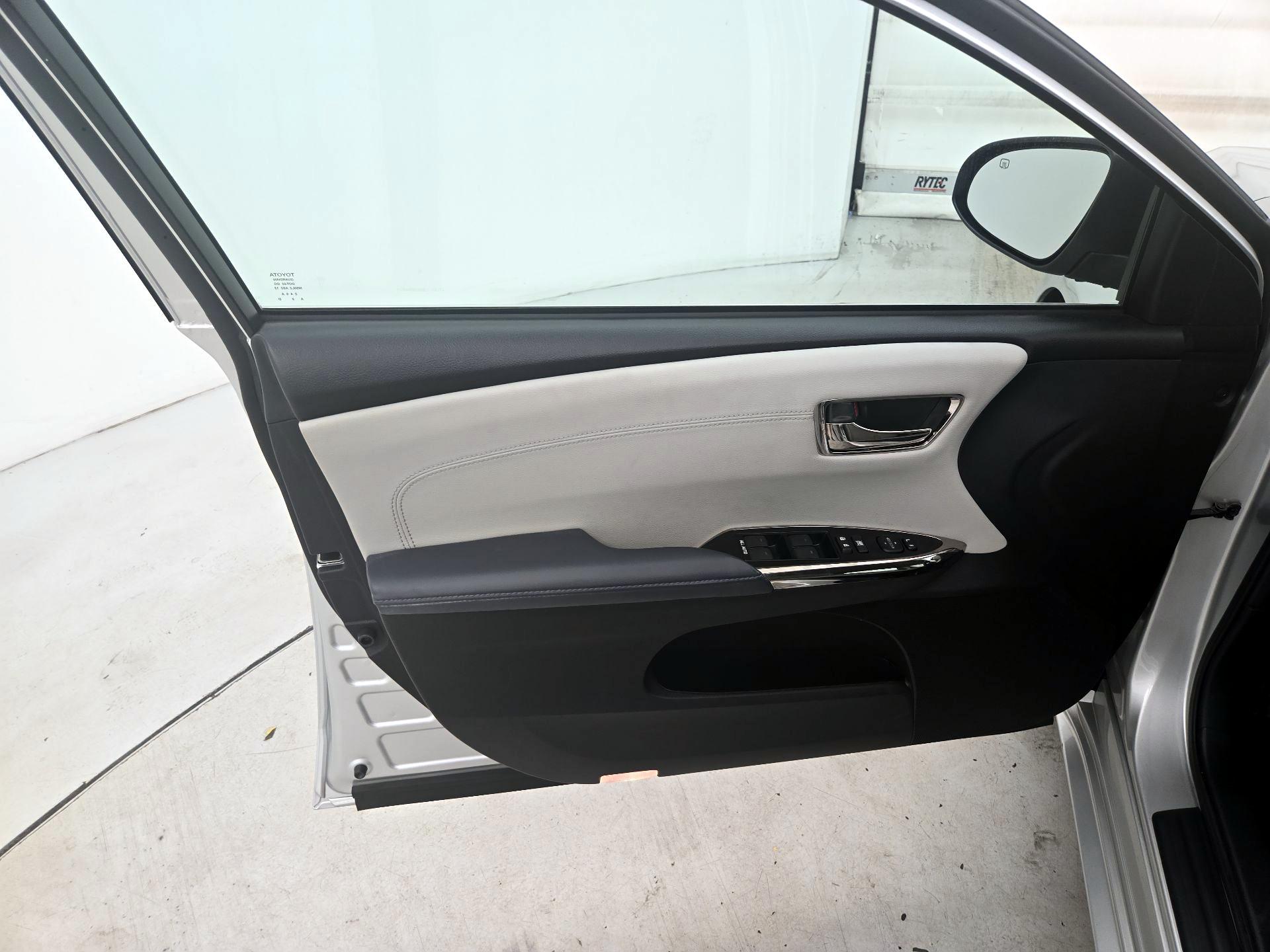 Thumbnail: 2014 Toyota Avalon - 12