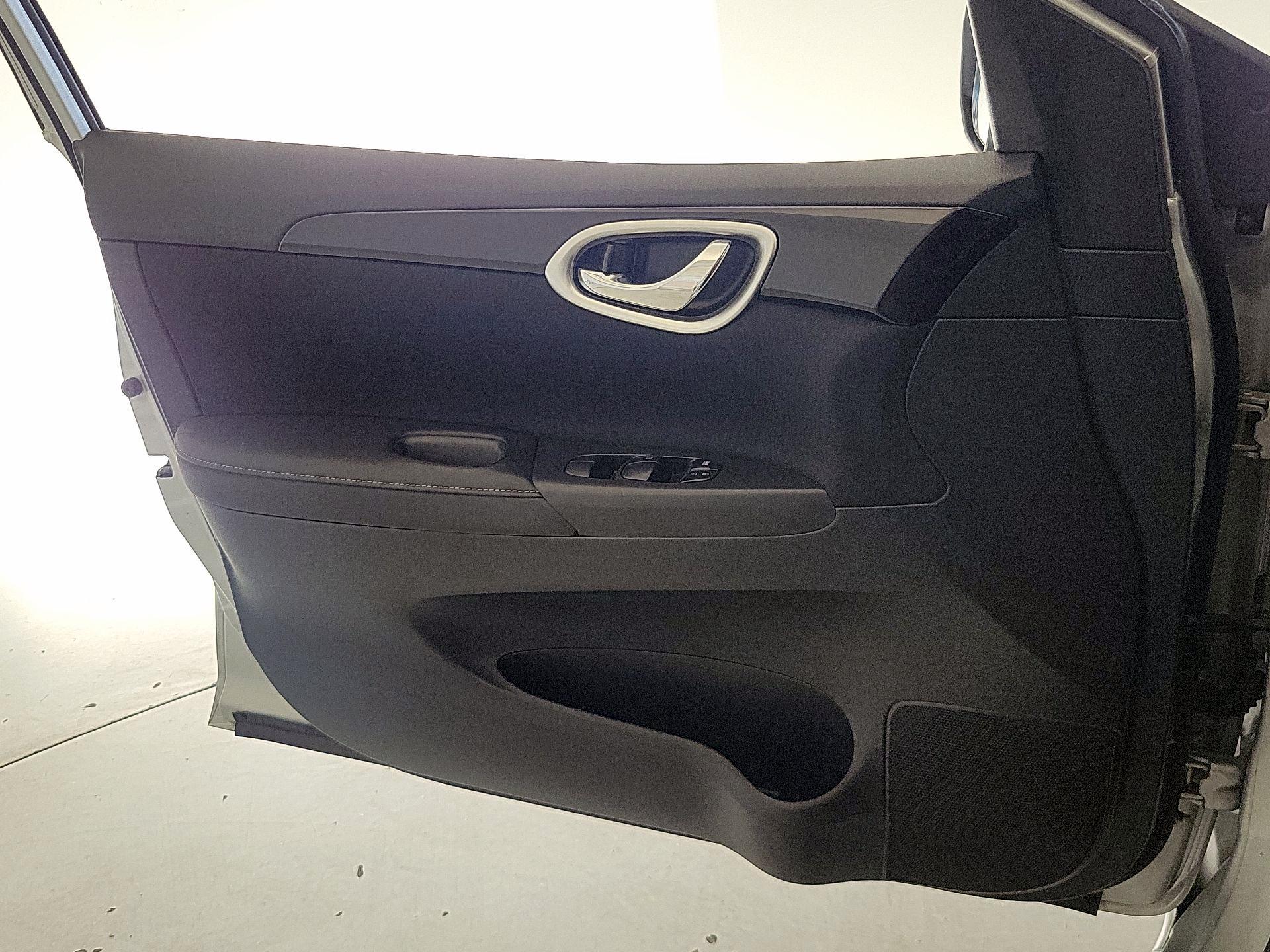 Thumbnail: 2019 Nissan Sentra - 12