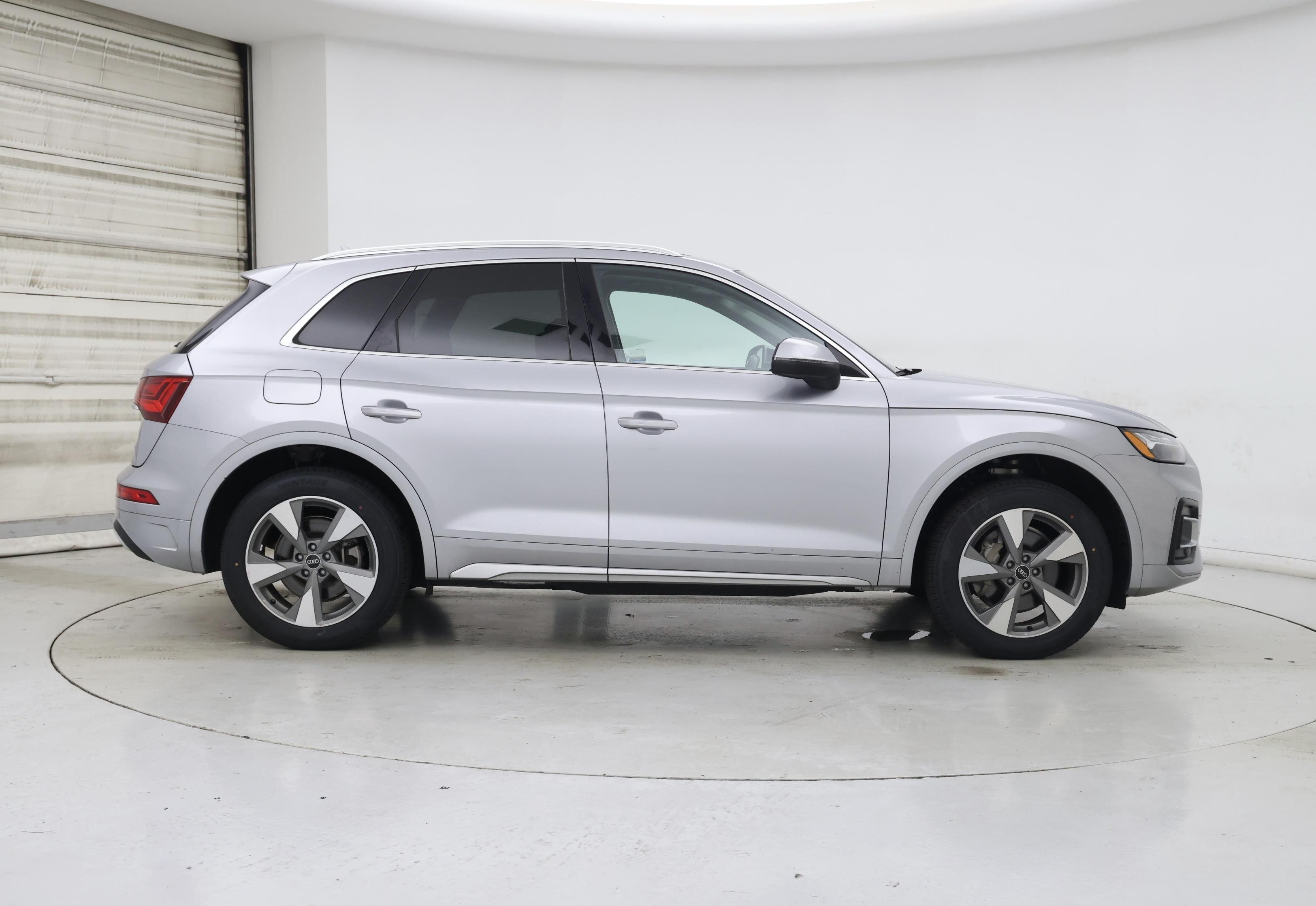 Thumbnail: 2023 Audi Q5 - 7